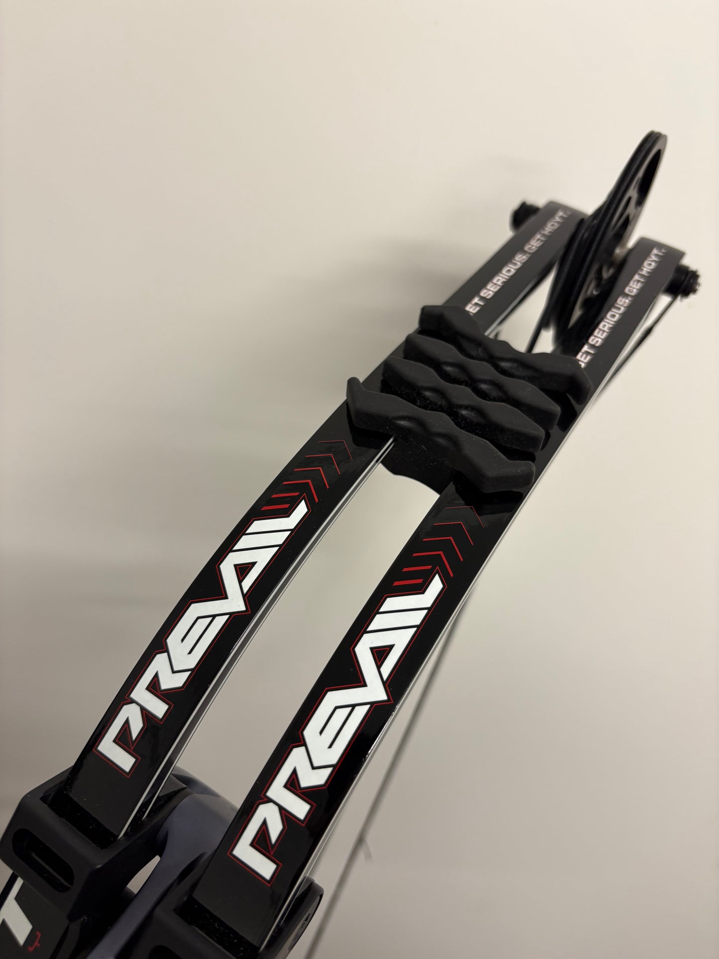 Hoyt Prevail 40 Compound Bow RH Slate SVX #1 50-60 lbs - Used (1.1)