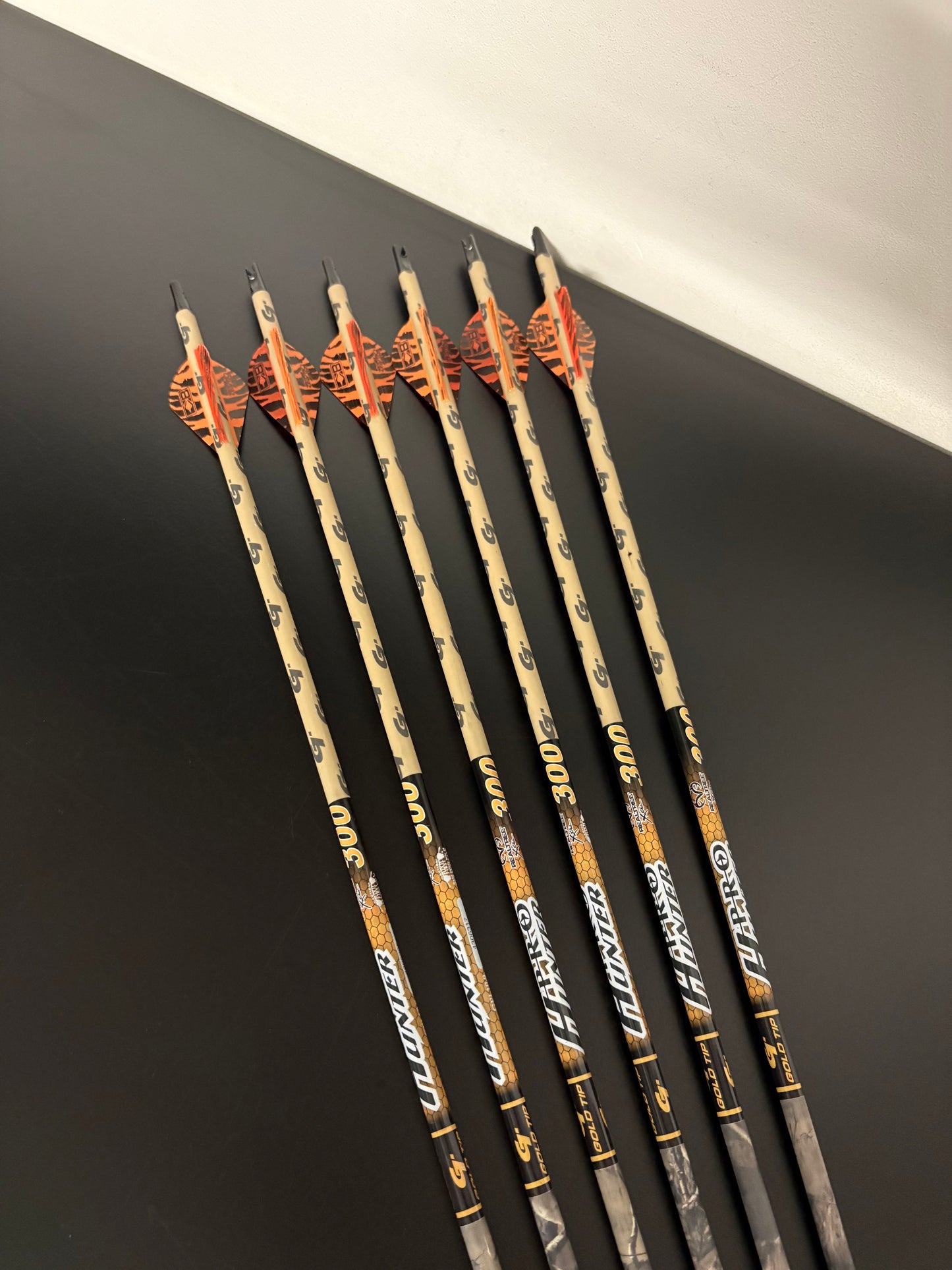 Gold Tip Hunter Pro .246 Carbon Arrows 6 pcs / Spine 300 / 32 inch - NEW
