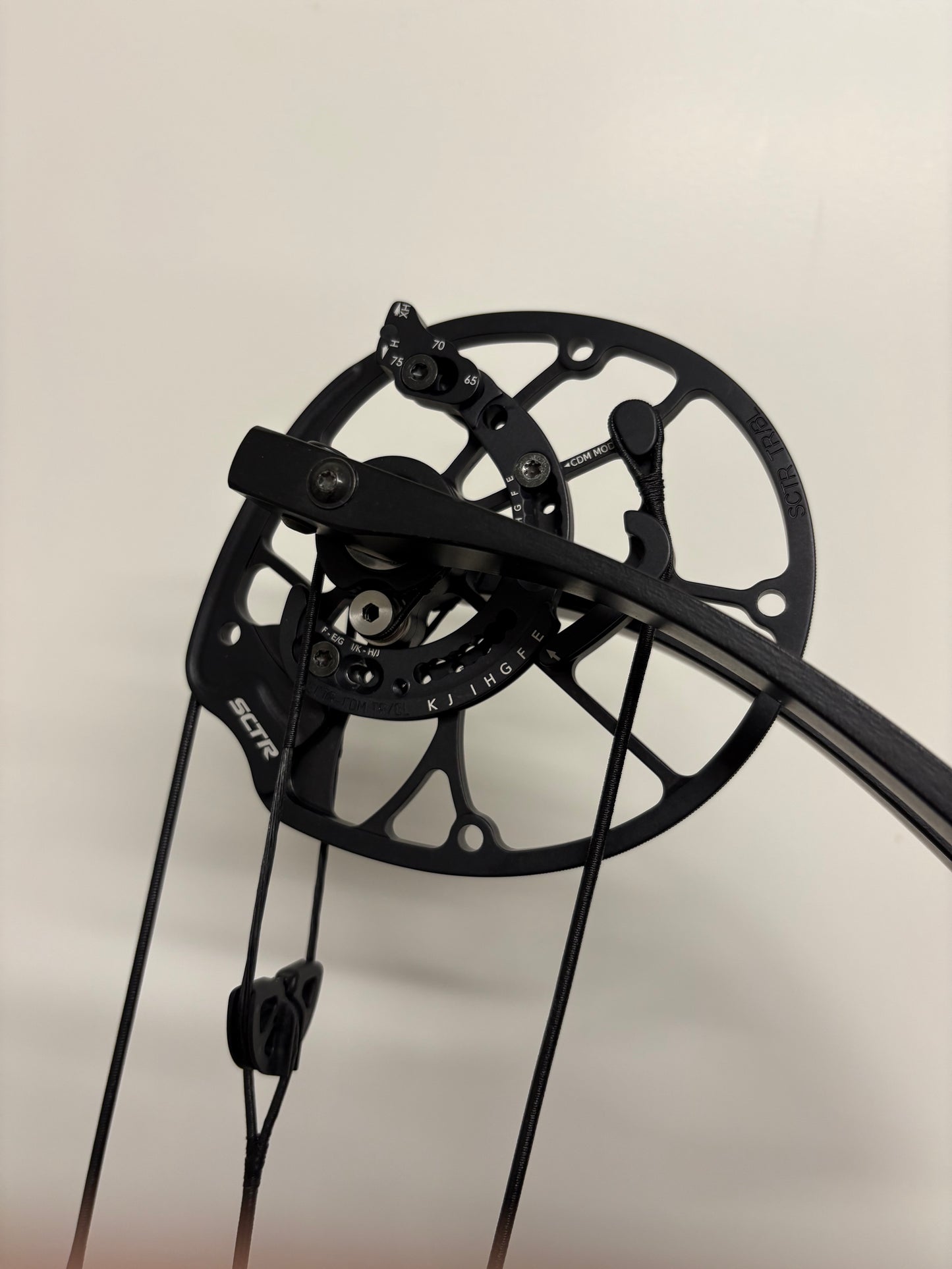 Hoyt Concept X 40 Compound Bow RH CDM Tombstone - Used