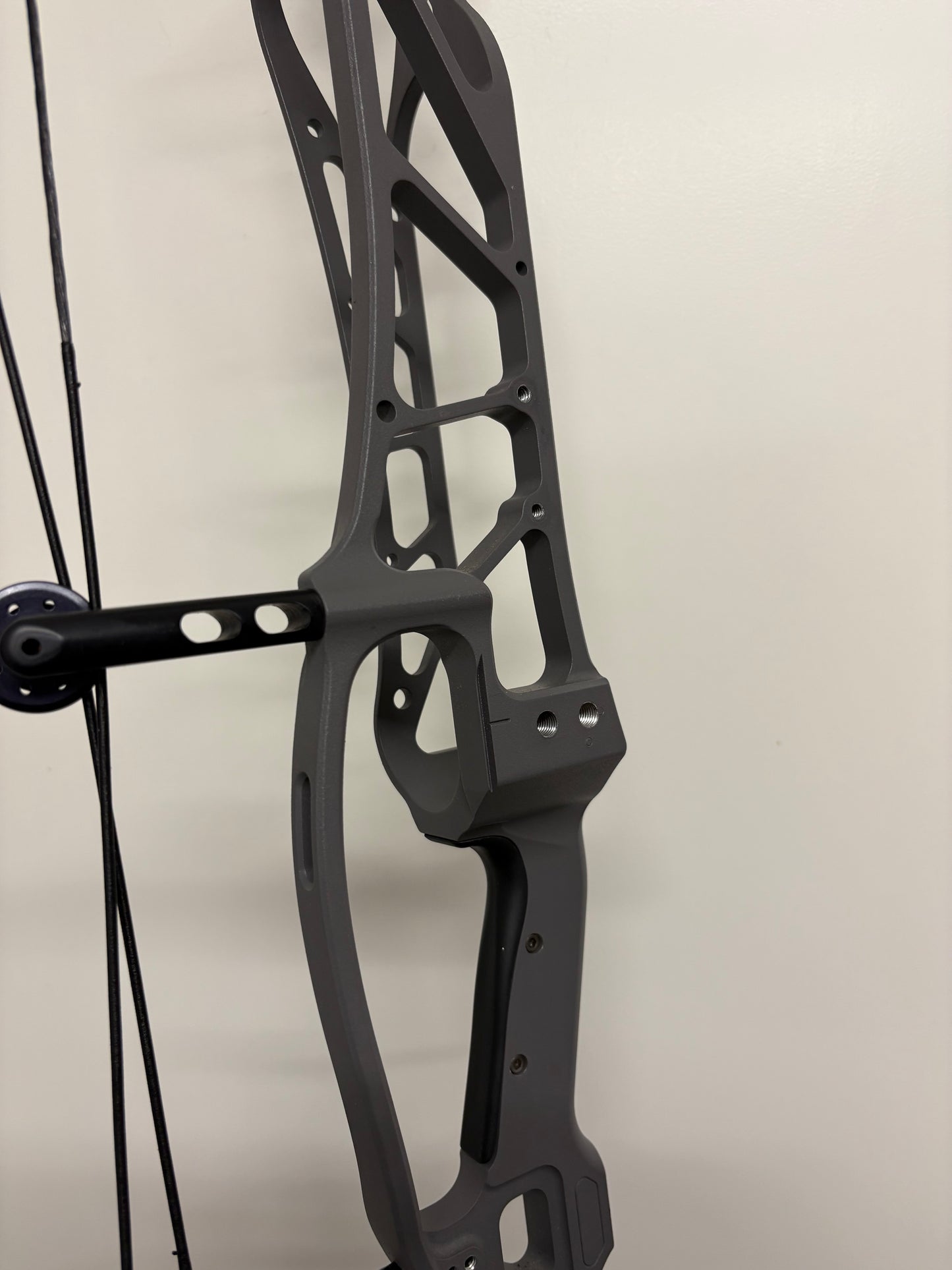 Hoyt Concept X 40 Compound Bow RH CDM Tombstone - Used