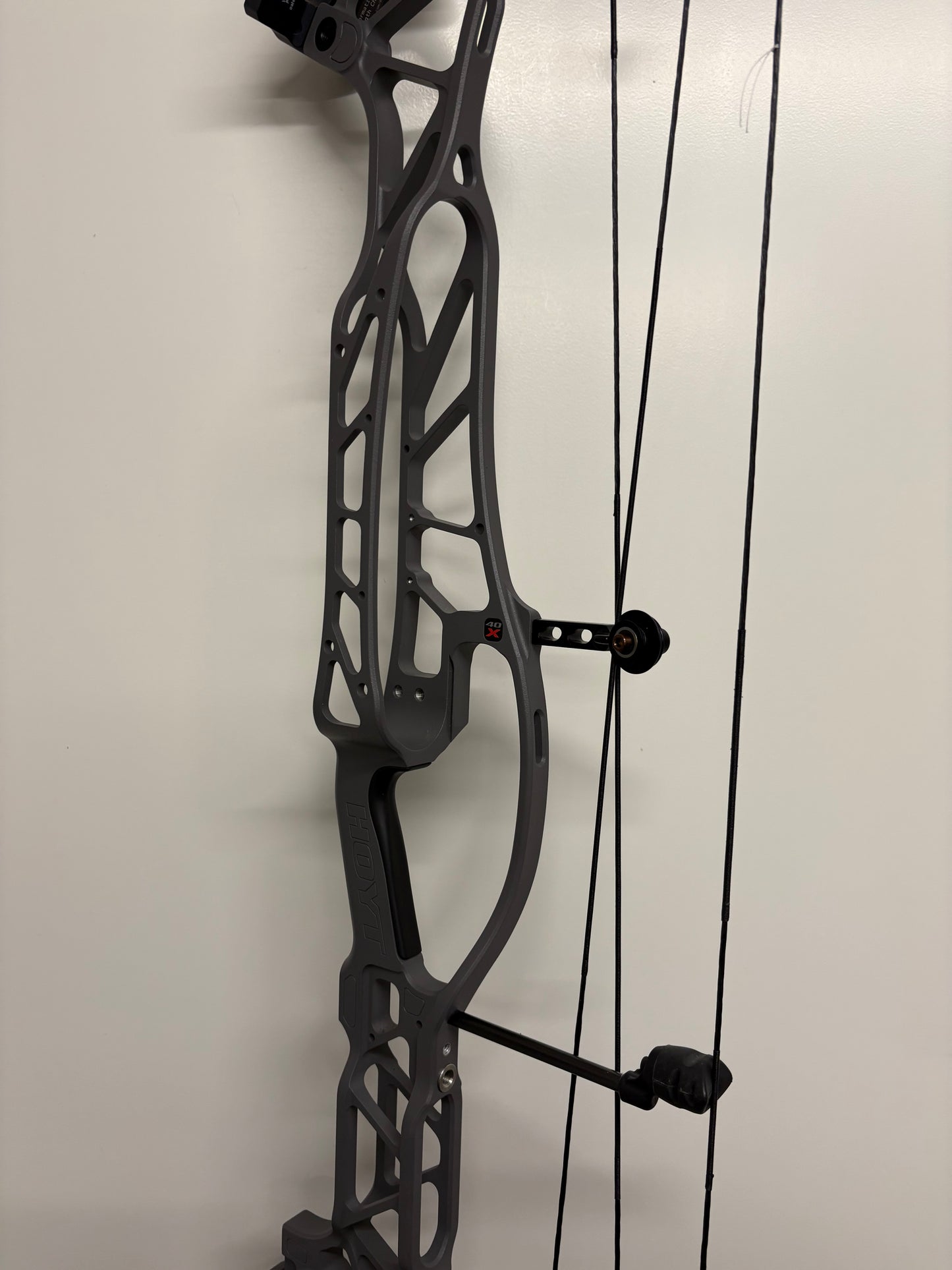 Hoyt Concept X 40 Compound Bow RH CDM Tombstone - Used