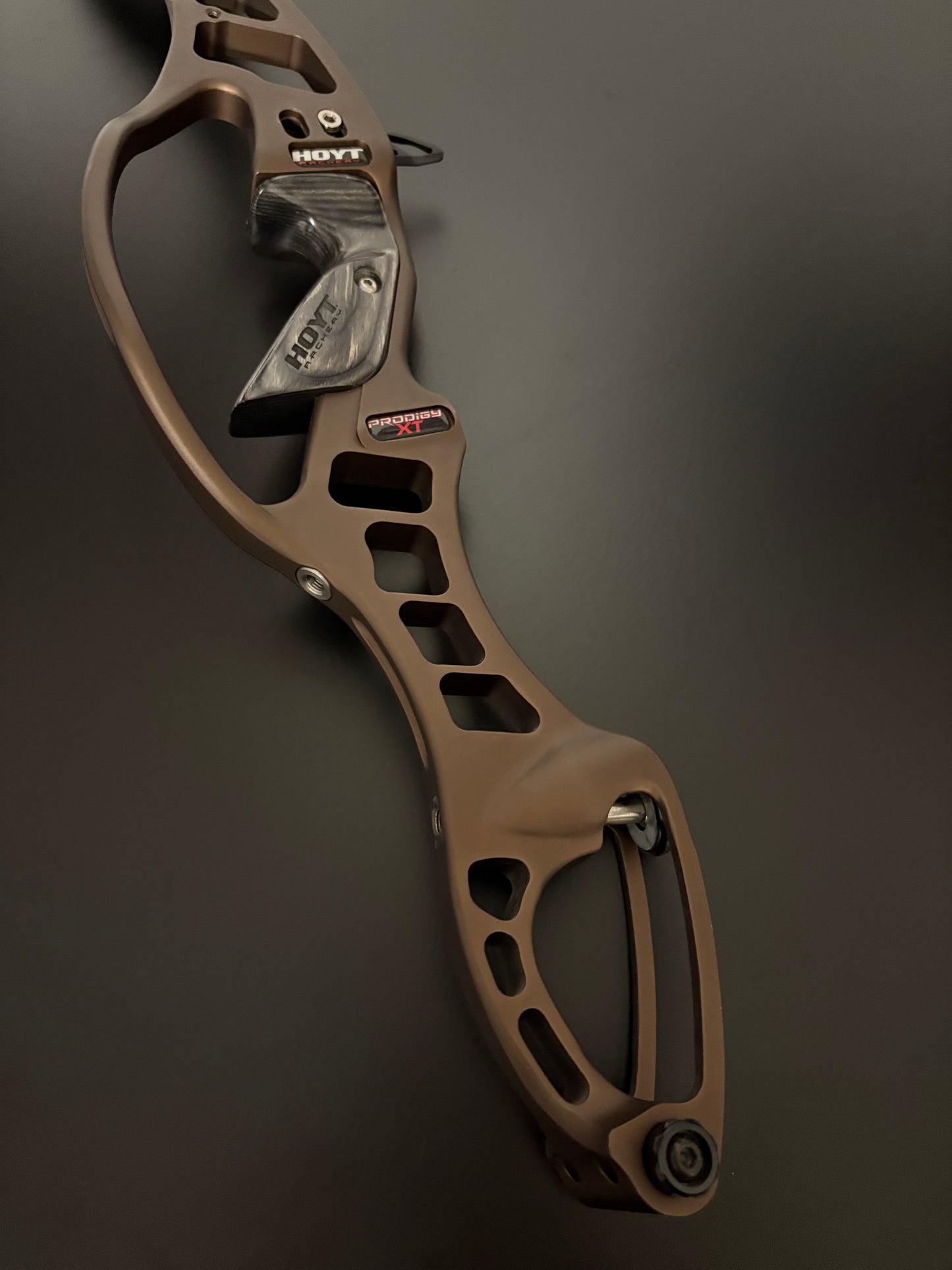 Hoyt Riser Prodigy XT Formula RH Brown 27'' - Used