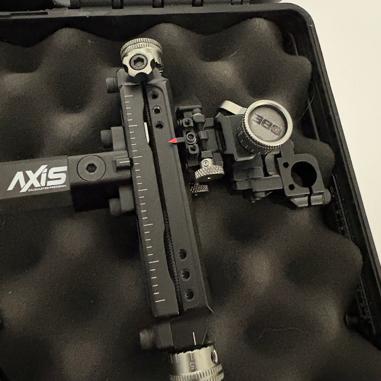 CBE Axis Compound Sight RH Black 6'' - Show Model (#B35)