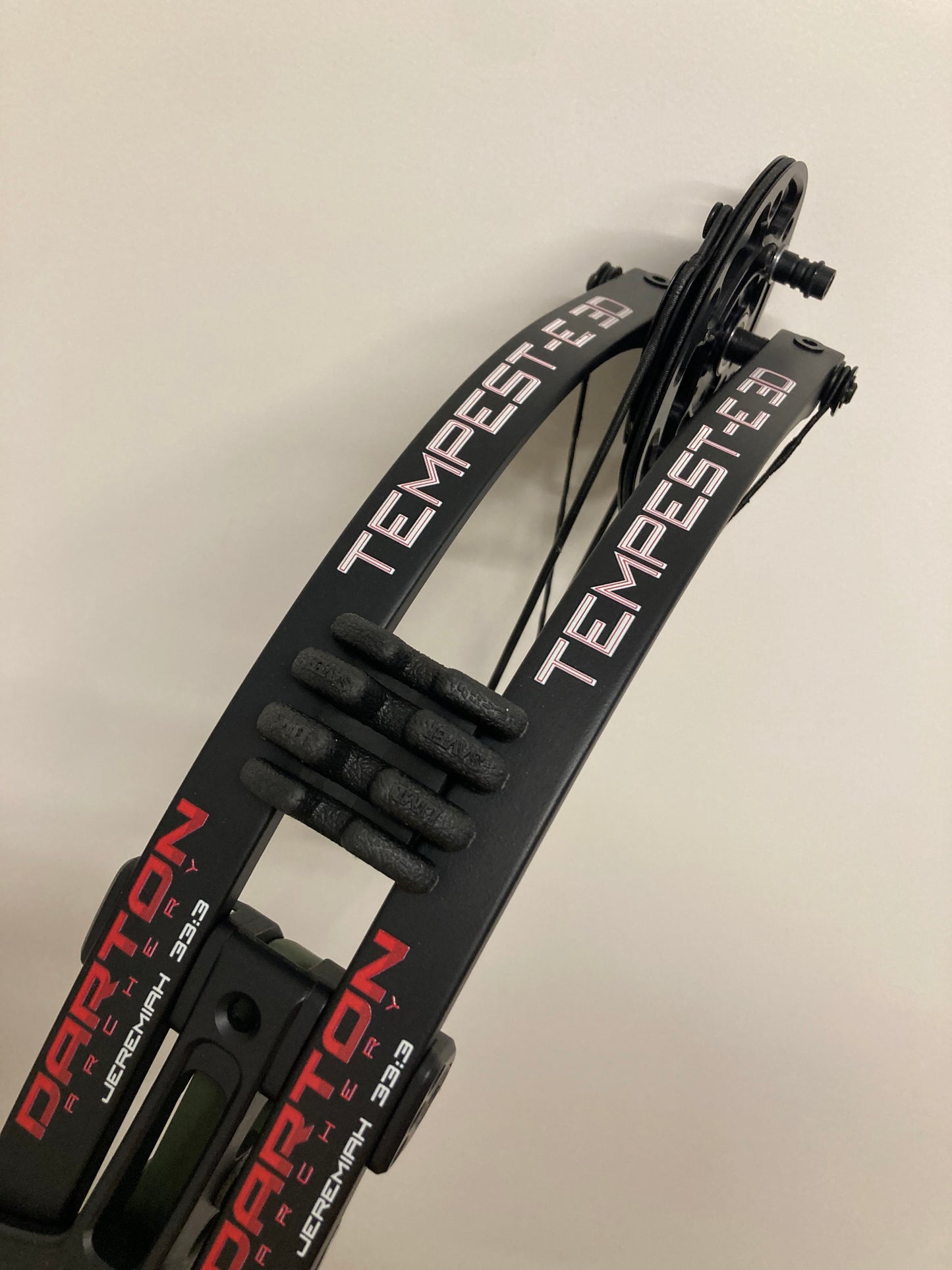 Darton Tempest-E 3D Compound Bow RH OD Green/Black 50-60 lbs - NEW
