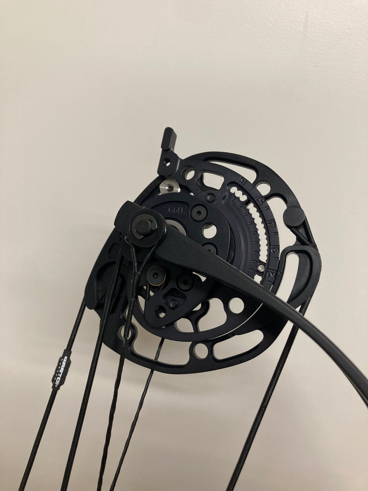 Darton Tempest-E 3D Compound Bow RH OD Green/Black 50-60 lbs - NEW
