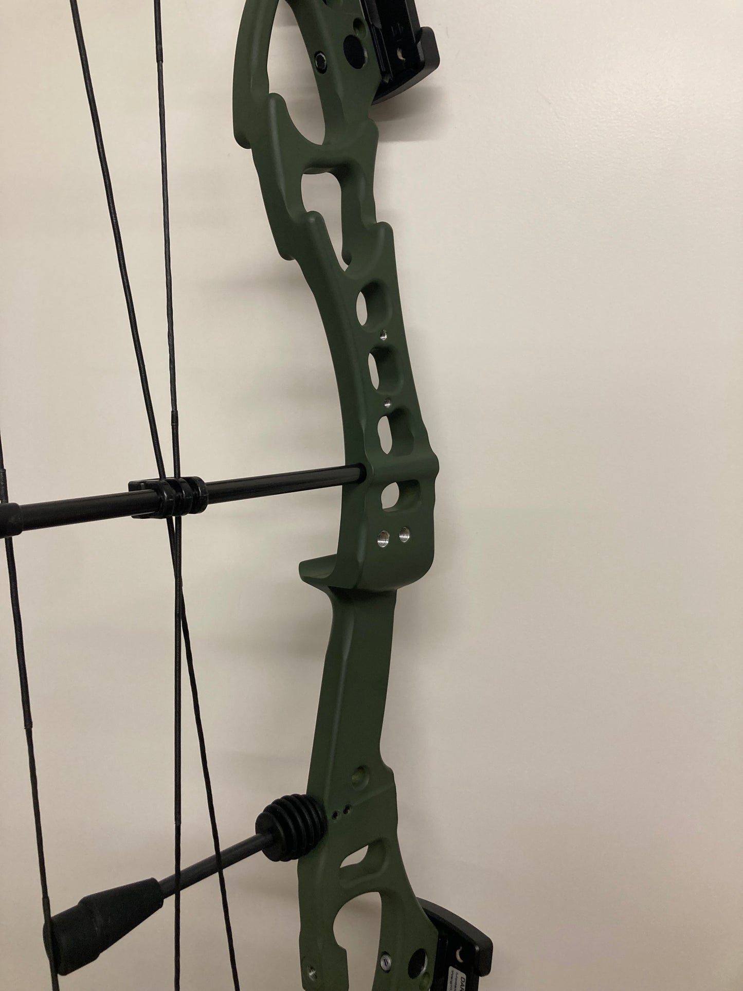 Darton Tempest-E 3D Compound Bow RH OD Green/Black 50-60 lbs - NEW