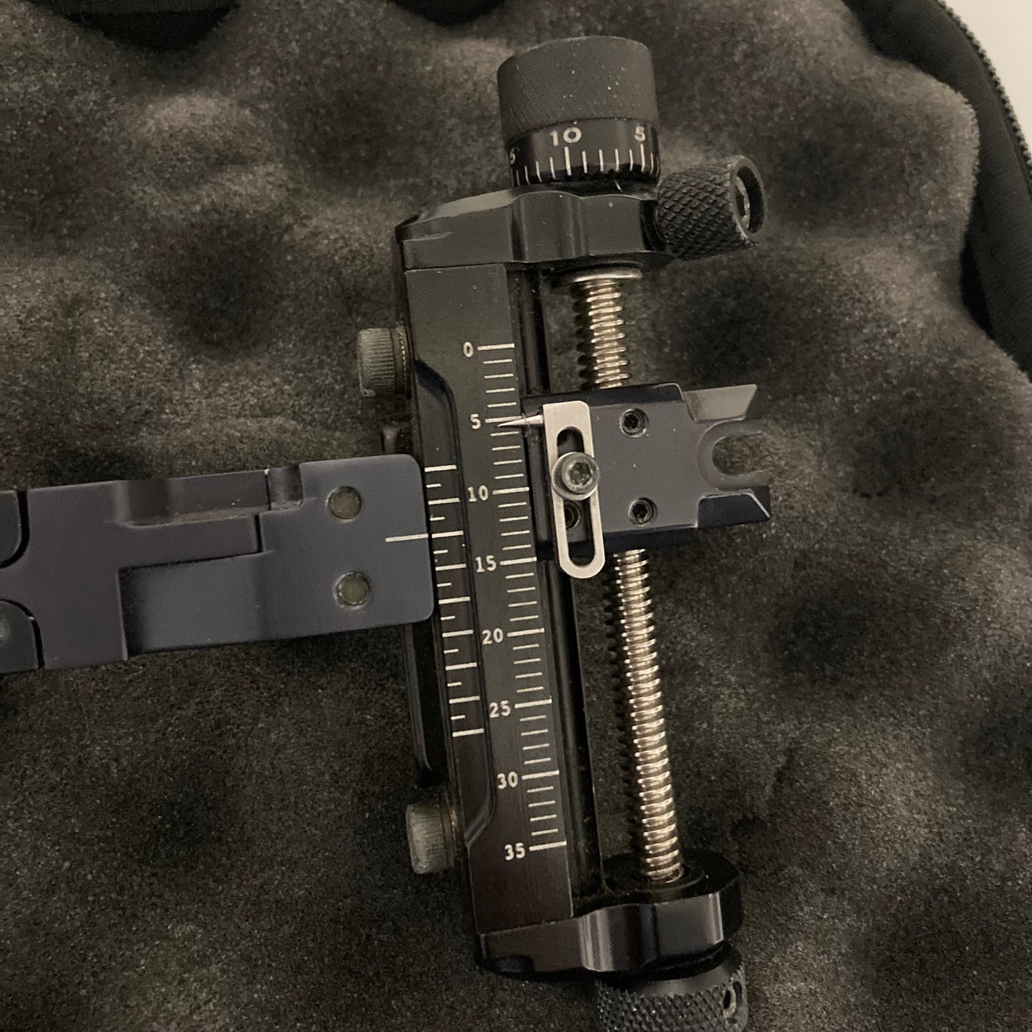 CBE Vertex 3D Microclick Compound Sight RH 6 inch - Used