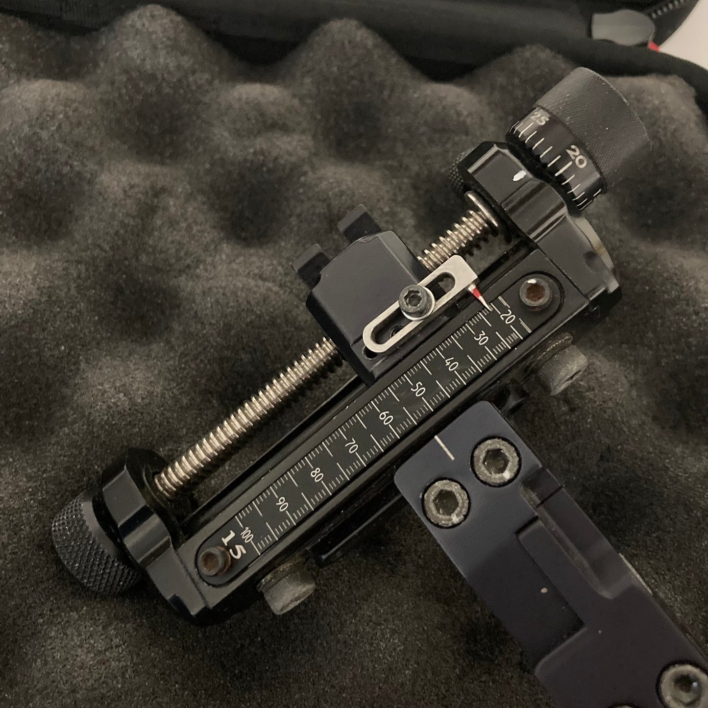 CBE Vertex 3D Microclick Compound Sight RH 6 inch - Used