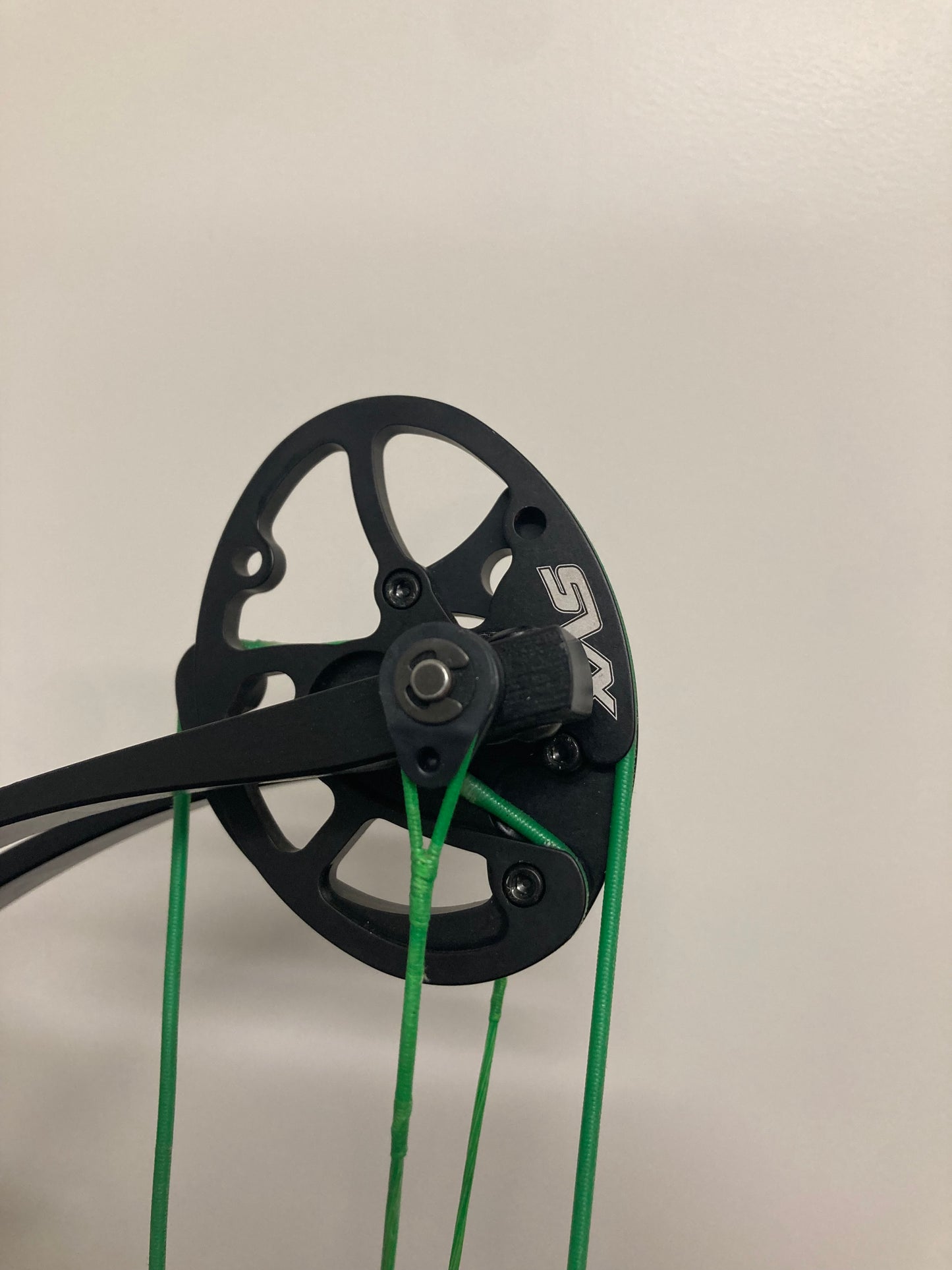 Hoyt Stratos 40 Compound Bow RH Liquid Blue SVX #2 50-60 lbs - Used (#1.1)