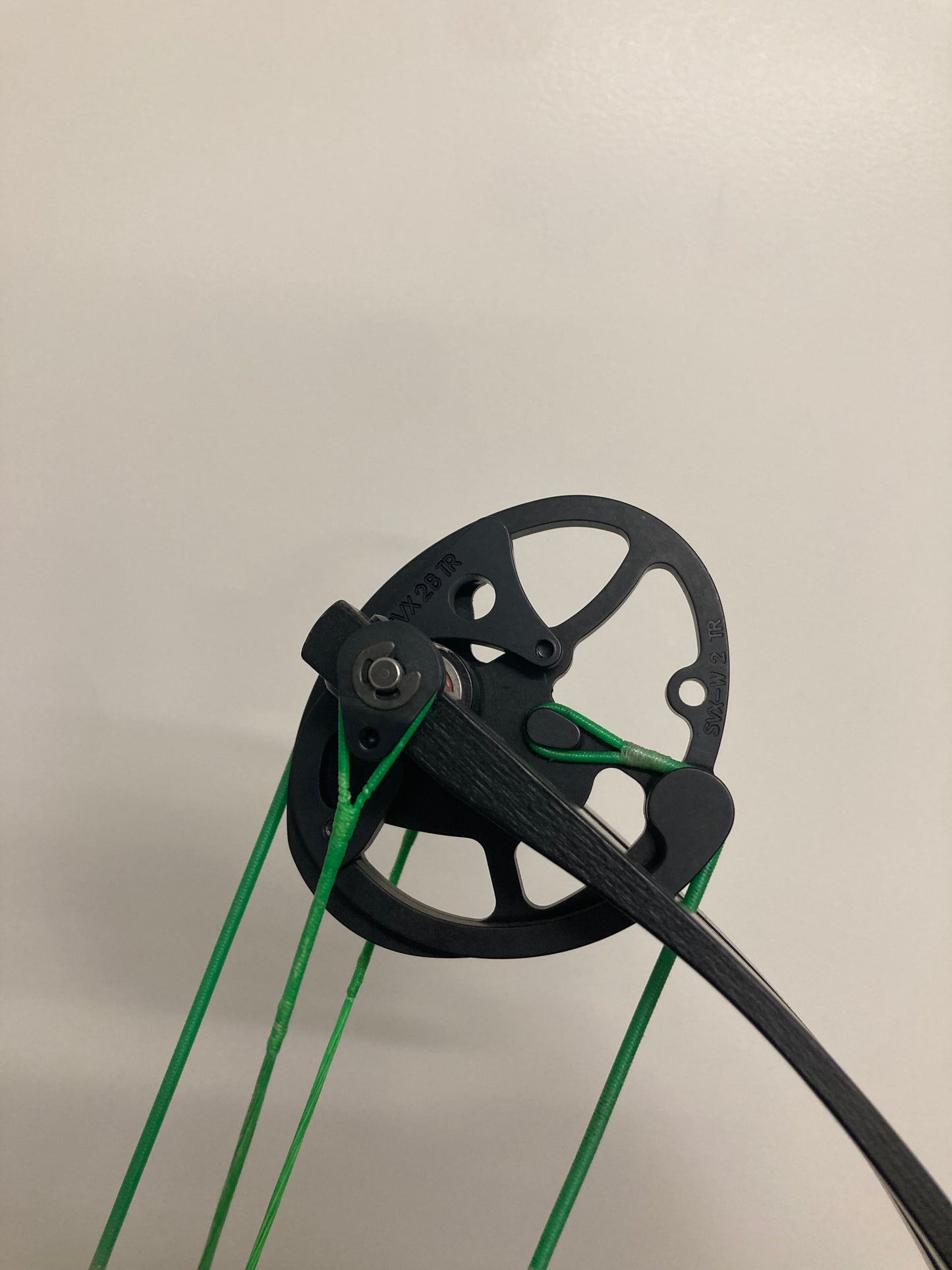 Hoyt Stratos 40 Compound Bow RH Liquid Blue SVX #2 50-60 lbs - Used (#1.1)