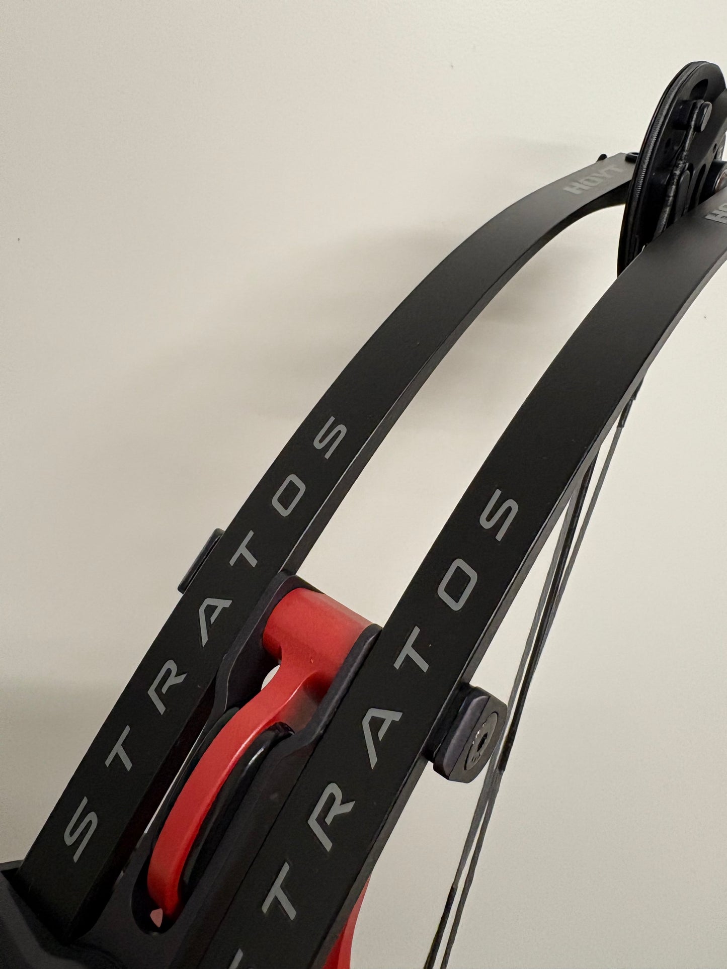 Hoyt Stratos 36 Compound Bow LH Championship Red HBT #1 50-60 lbs - NEW