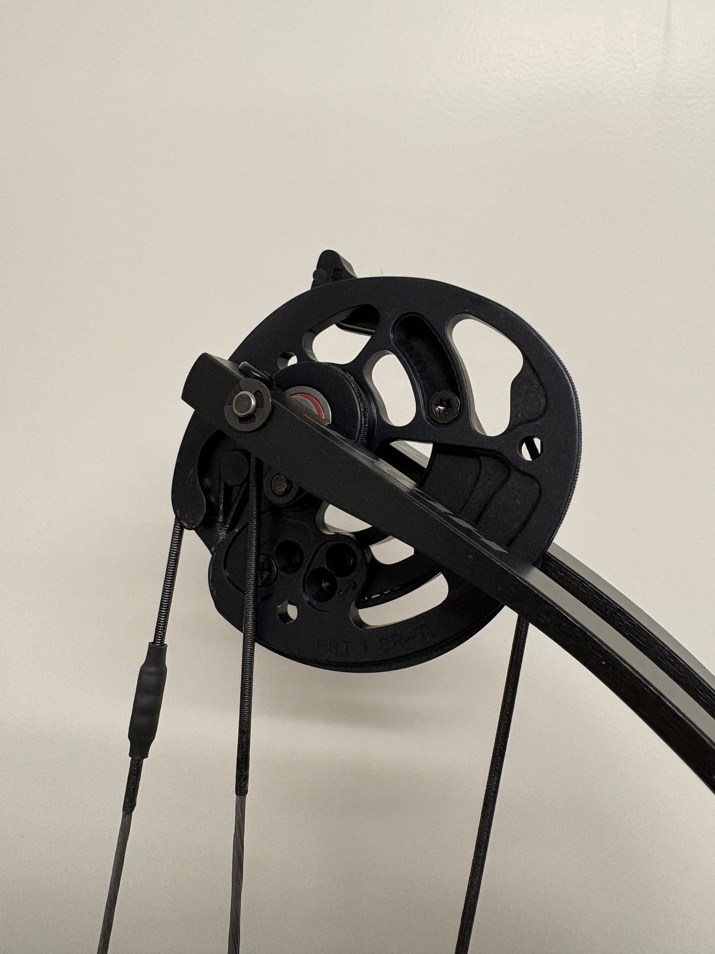 Hoyt Stratos 36 Compound Bow LH Championship Red HBT #1 50-60 lbs - NEW