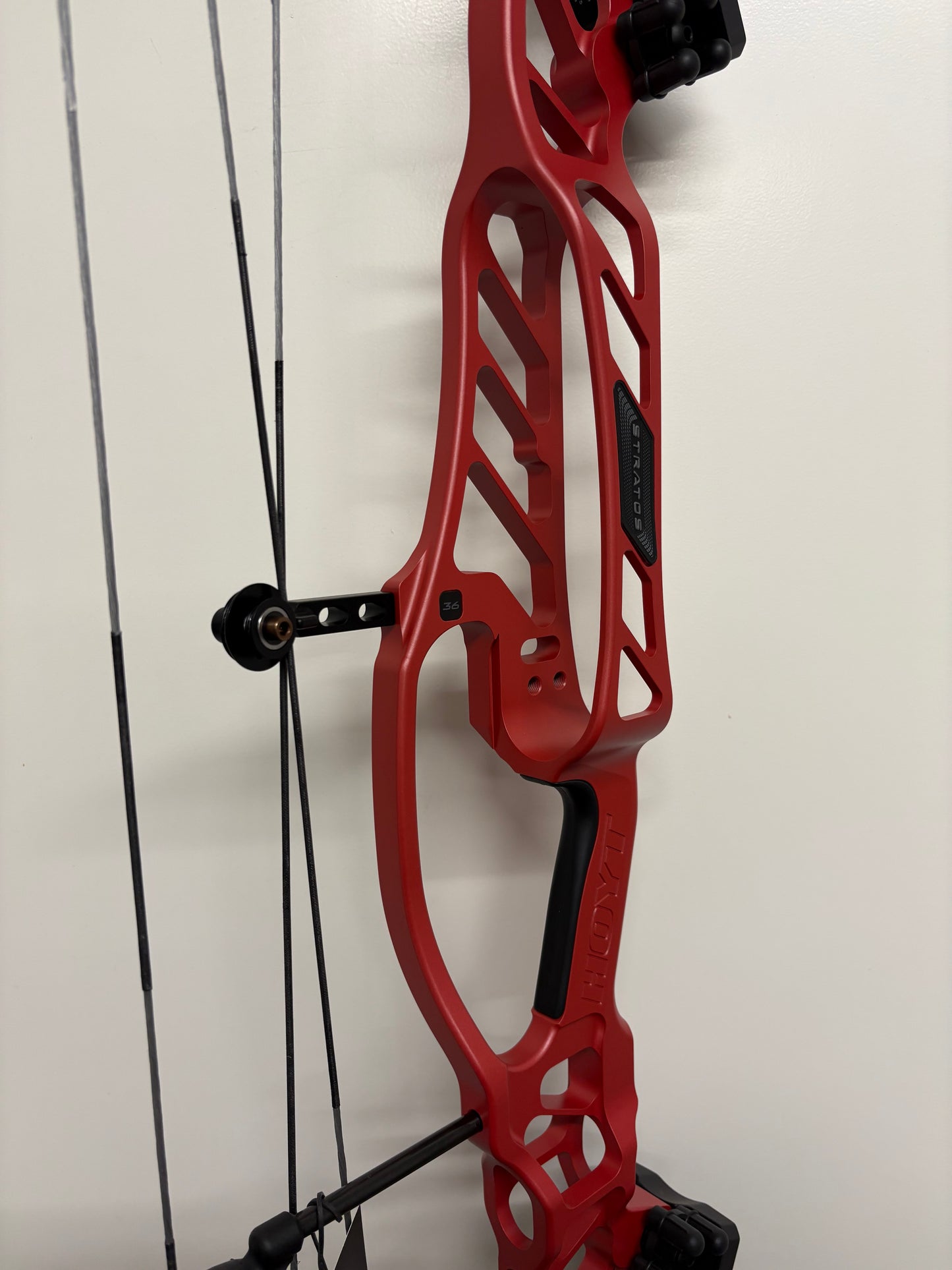 Hoyt Stratos 36 Compound Bow LH Championship Red HBT #1 50-60 lbs - NEW