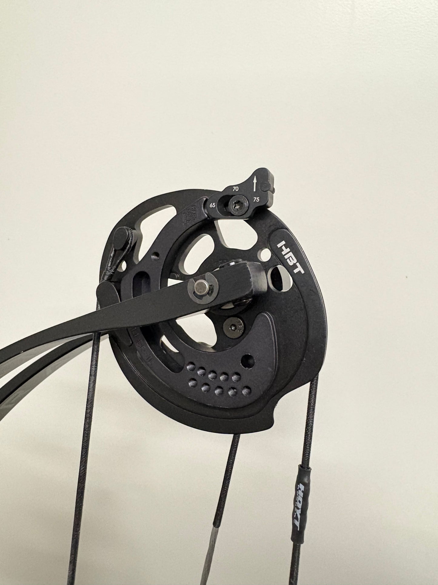 Hoyt Stratos 36 Compound Bow LH Stardust Purple HBT #1 50-60 lbs - NEW