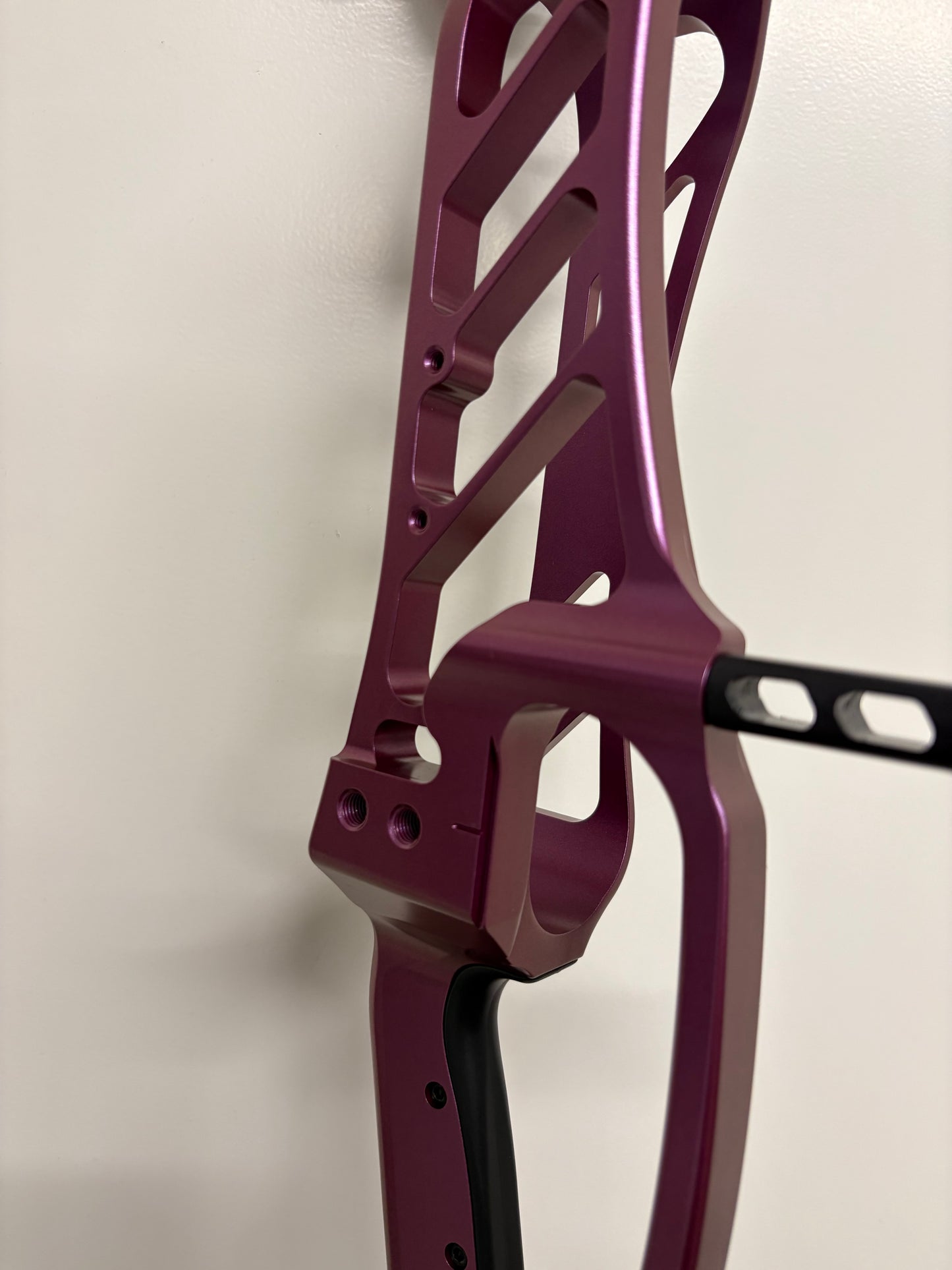 Hoyt Stratos 36 Compound Bow LH Stardust Purple HBT #1 50-60 lbs - NEW