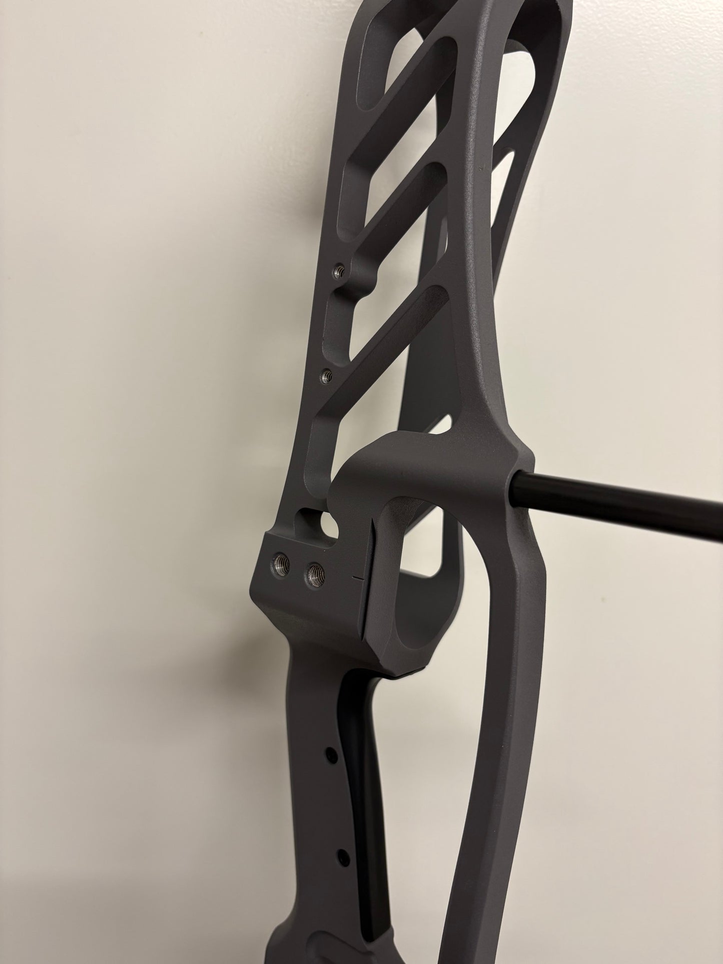 Hoyt Stratos 40 Compound Bow LH Tombstone SVX #3 50-60 lbs - Show Model