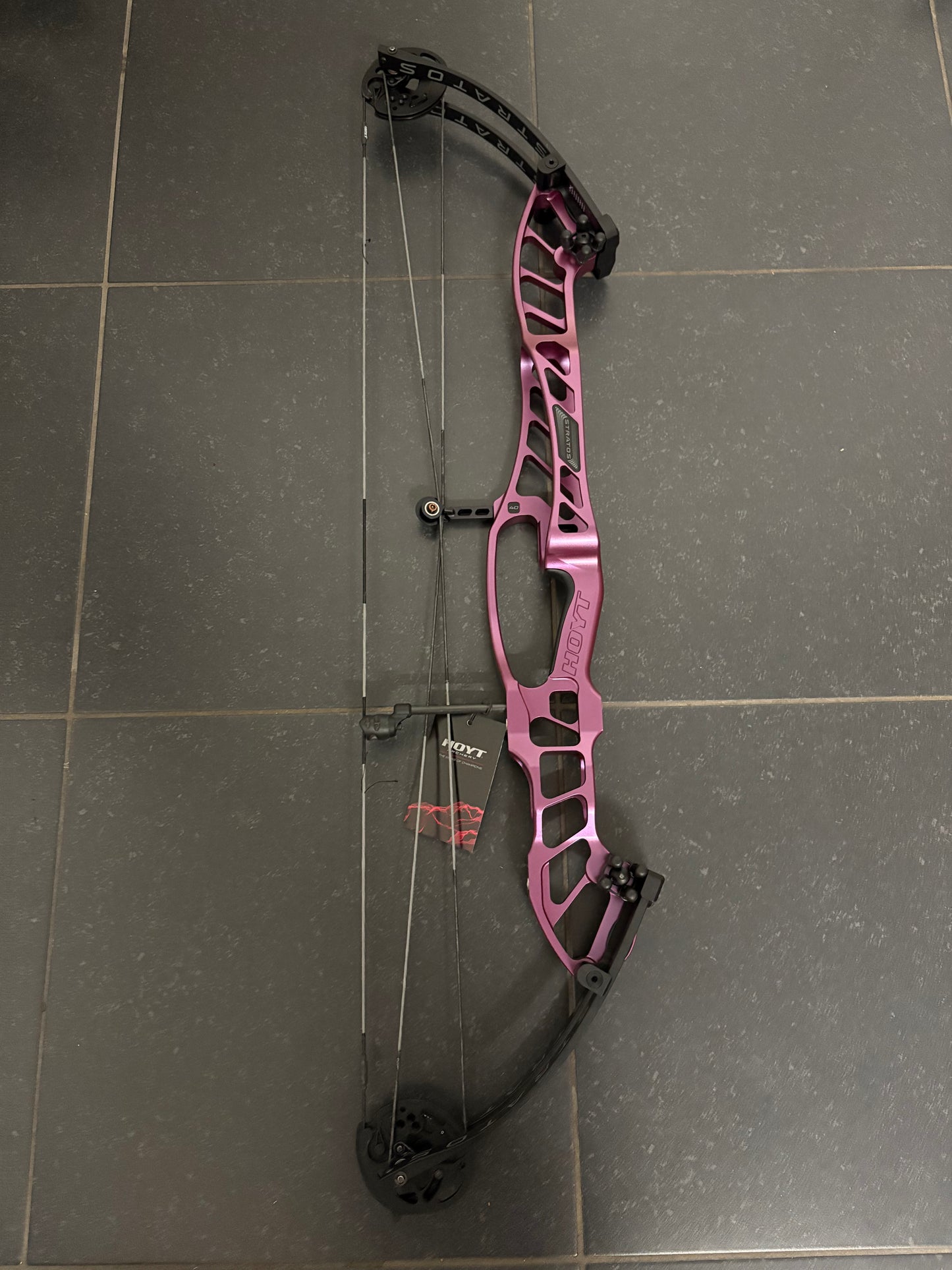 Hoyt Stratos 40 Compound Bow LH Stardust Purple HBT #1 50-60 lbs - NEW