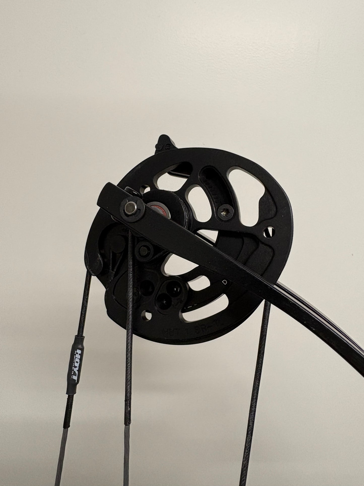 Hoyt Stratos 40 Compound Bow LH Stardust Purple HBT #1 50-60 lbs - NEW