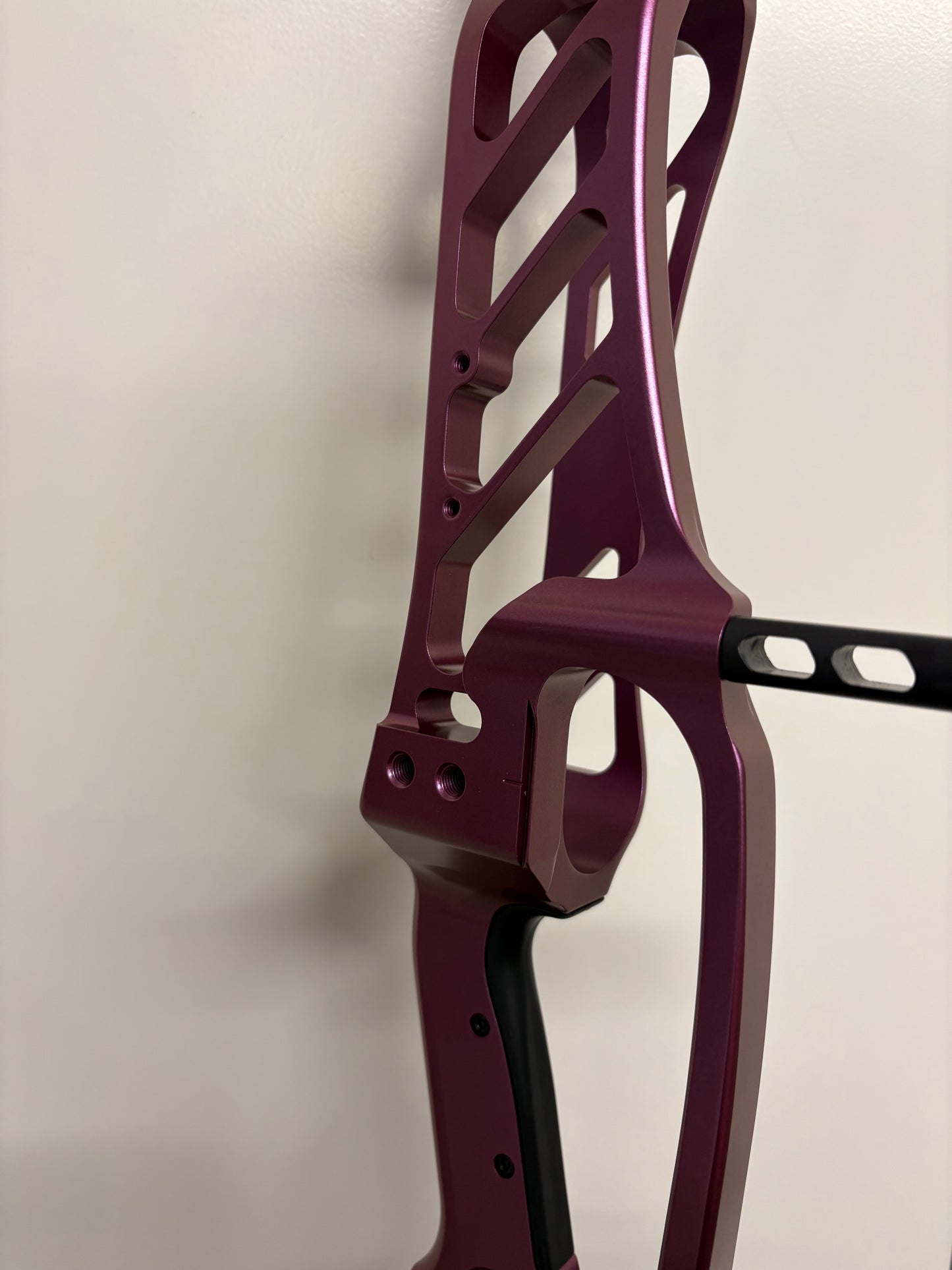 Hoyt Stratos 40 Compound Bow LH Stardust Purple HBT #1 50-60 lbs - NEW