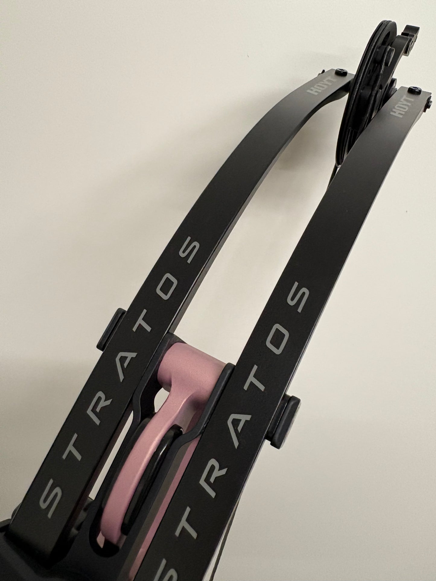Hoyt Stratos 40 Compound Bow LH Champagne Pink HBT #1 40-50 lbs - NEW