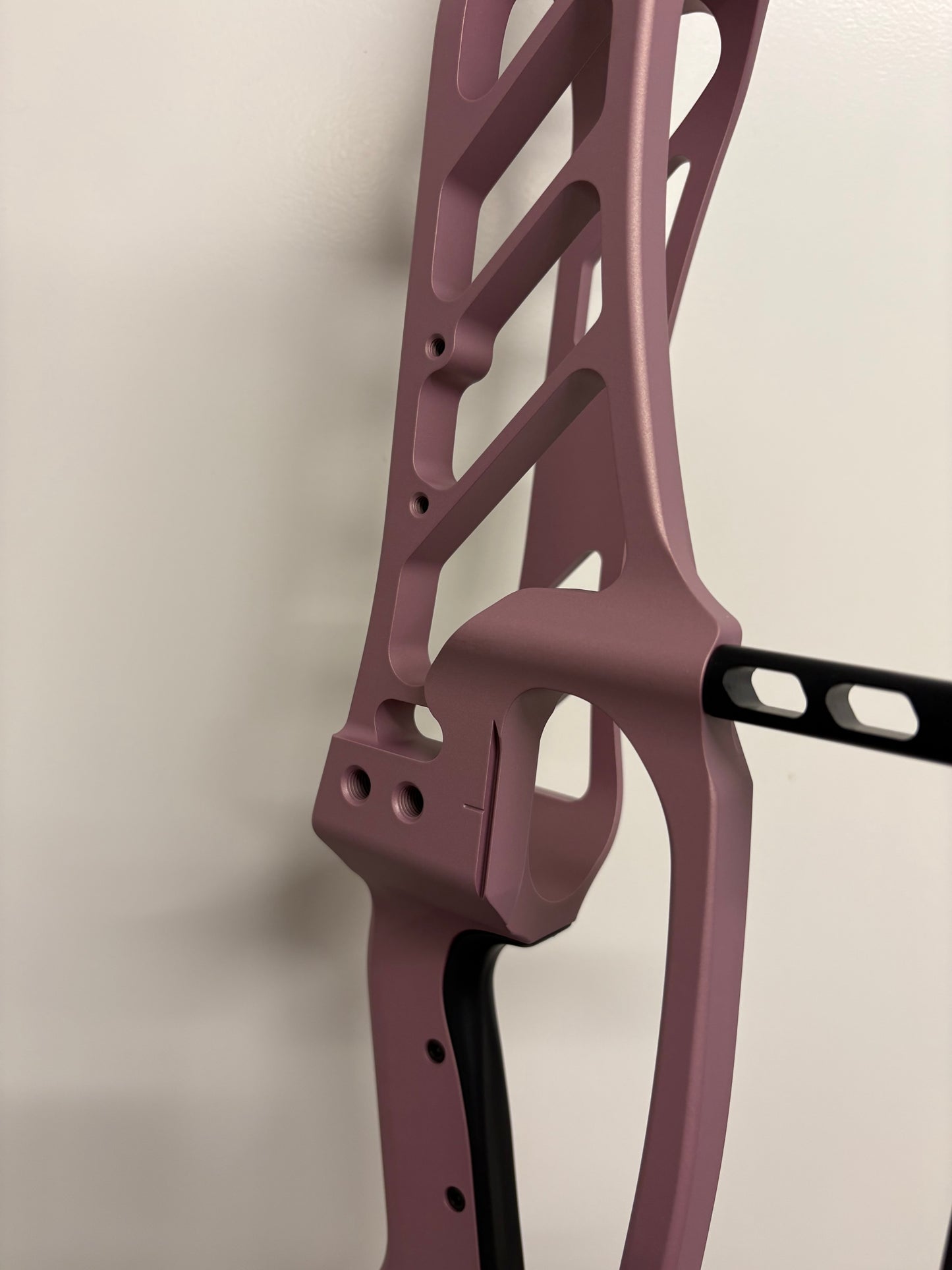Hoyt Stratos 40 Compound Bow LH Champagne Pink HBT #1 40-50 lbs - NEW