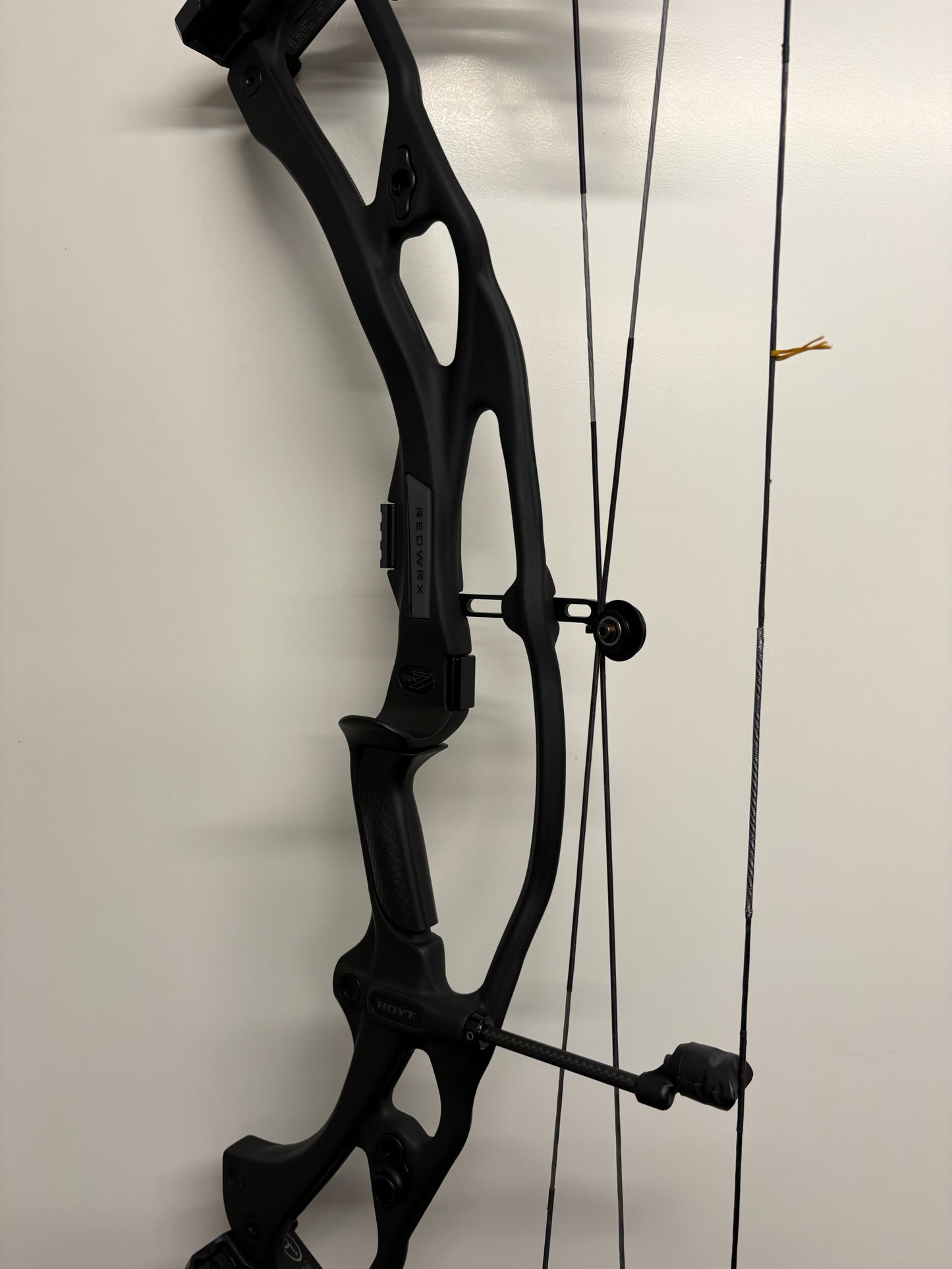 Hoyt Carbon RX7 Ultra Compound Bow RH Black Out 40-50 lbs - Used (1.1)