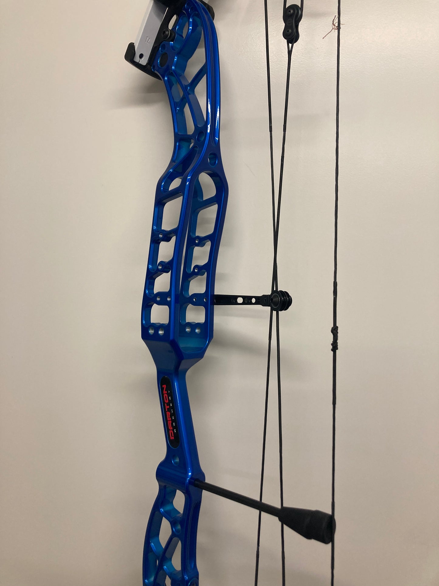 Darton Exodus Compound Bow RH Candy Blue 50-60 lbs - Used (#1.3)