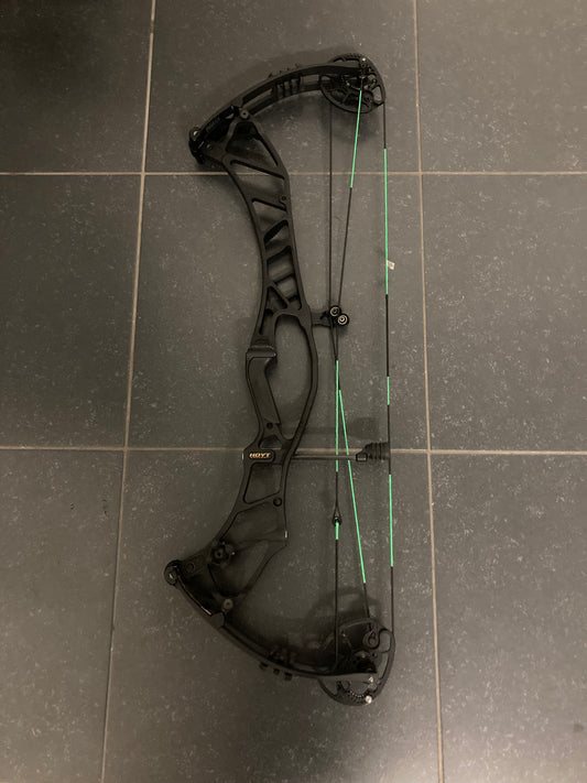 Hoyt Double XL Compound Bow RH Matt Black - Used