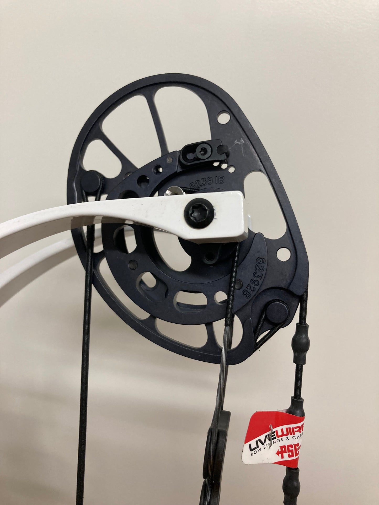 PSE Dominator Duo 38 M2 Compound Bow RH/LH Black 50-60 lbs - NEW