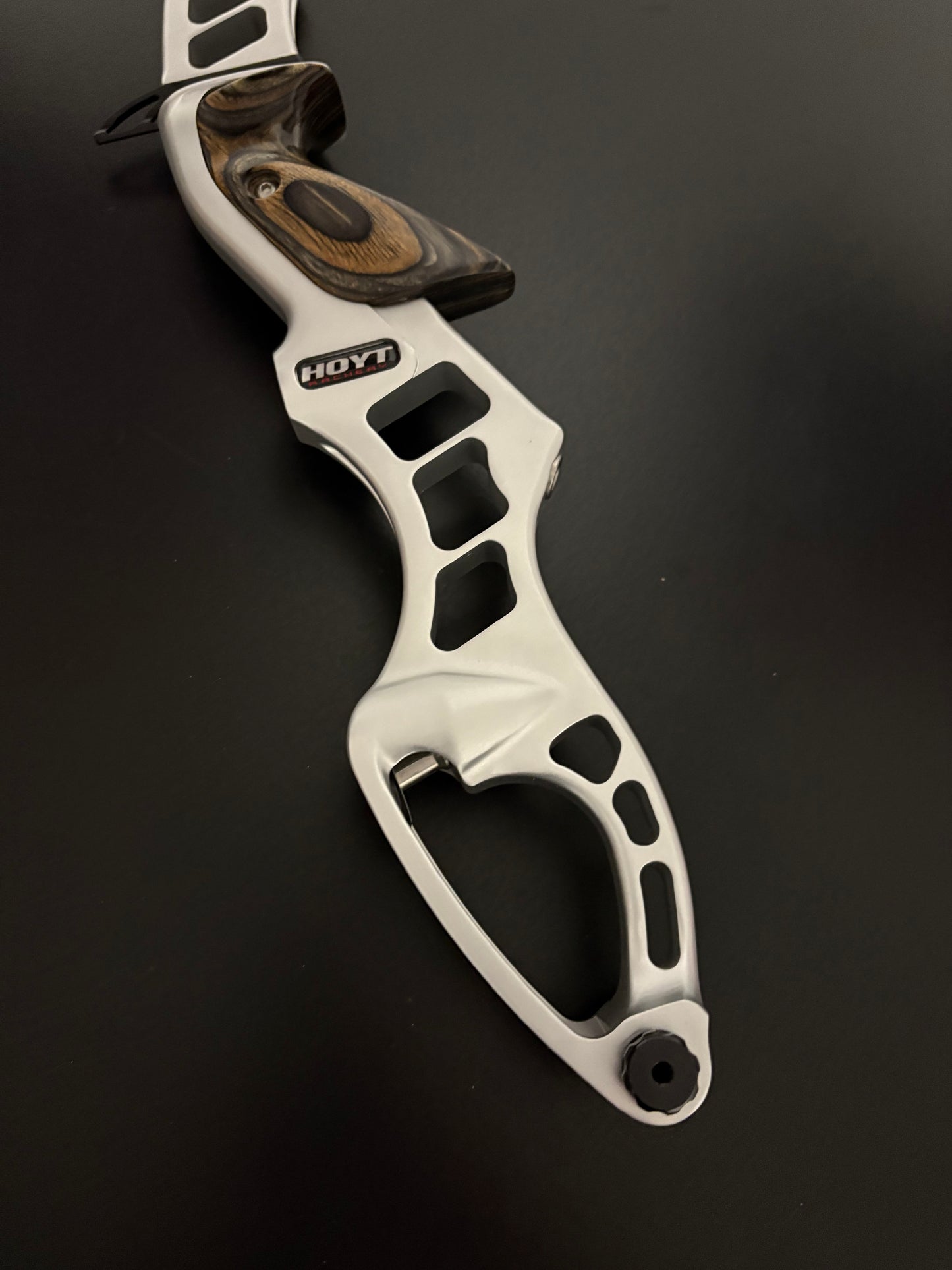 Hoyt Riser Prodigy RH Silver 25'' - Used