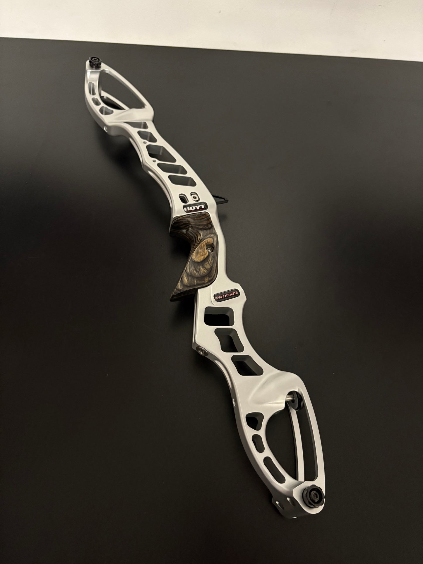 Hoyt Riser Prodigy RH Silver 25'' - Used