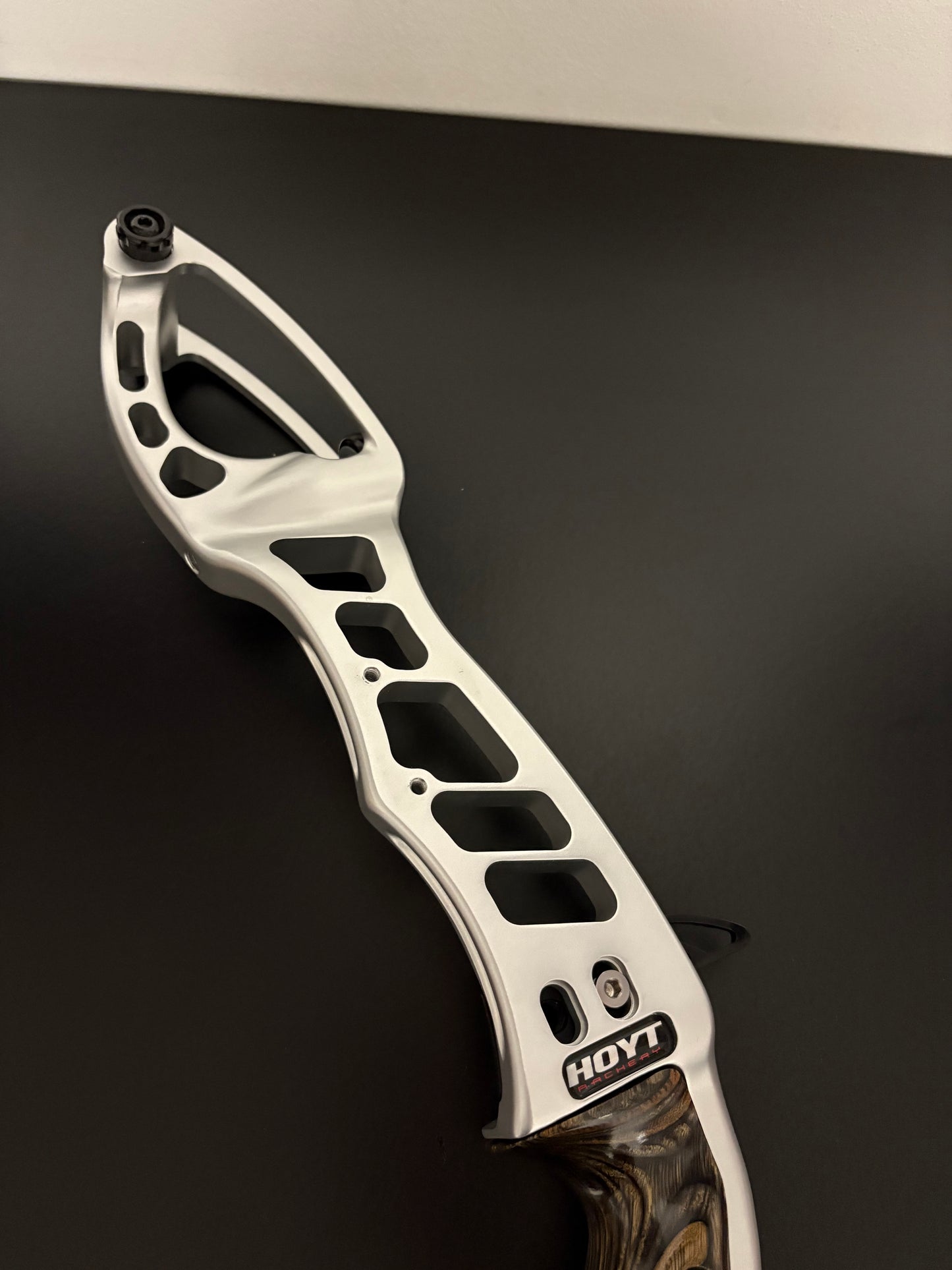 Hoyt Riser Prodigy RH Silver 25'' - Used