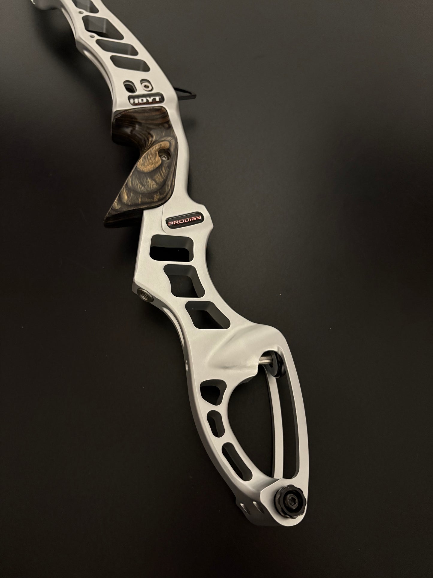 Hoyt Riser Prodigy RH Silver 25'' - Used