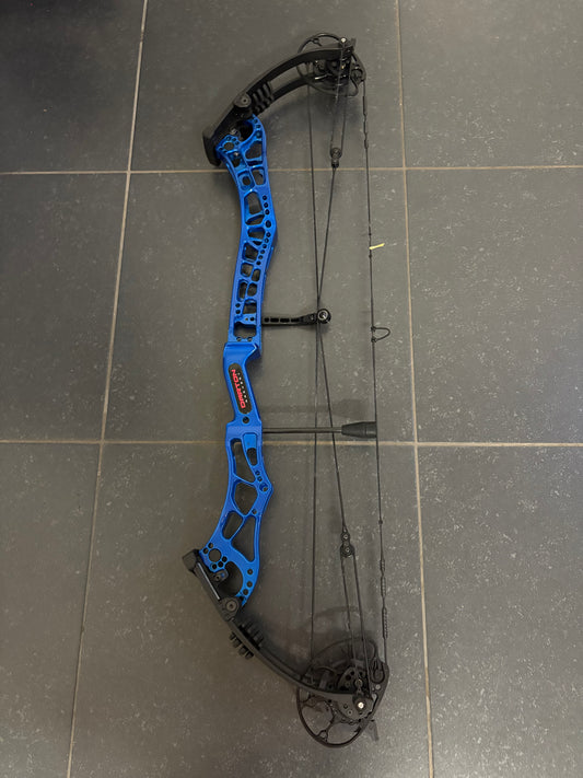 Darton Departure Compound Bow RH Candy Blue 50-60 lbs - Used (#1.3)