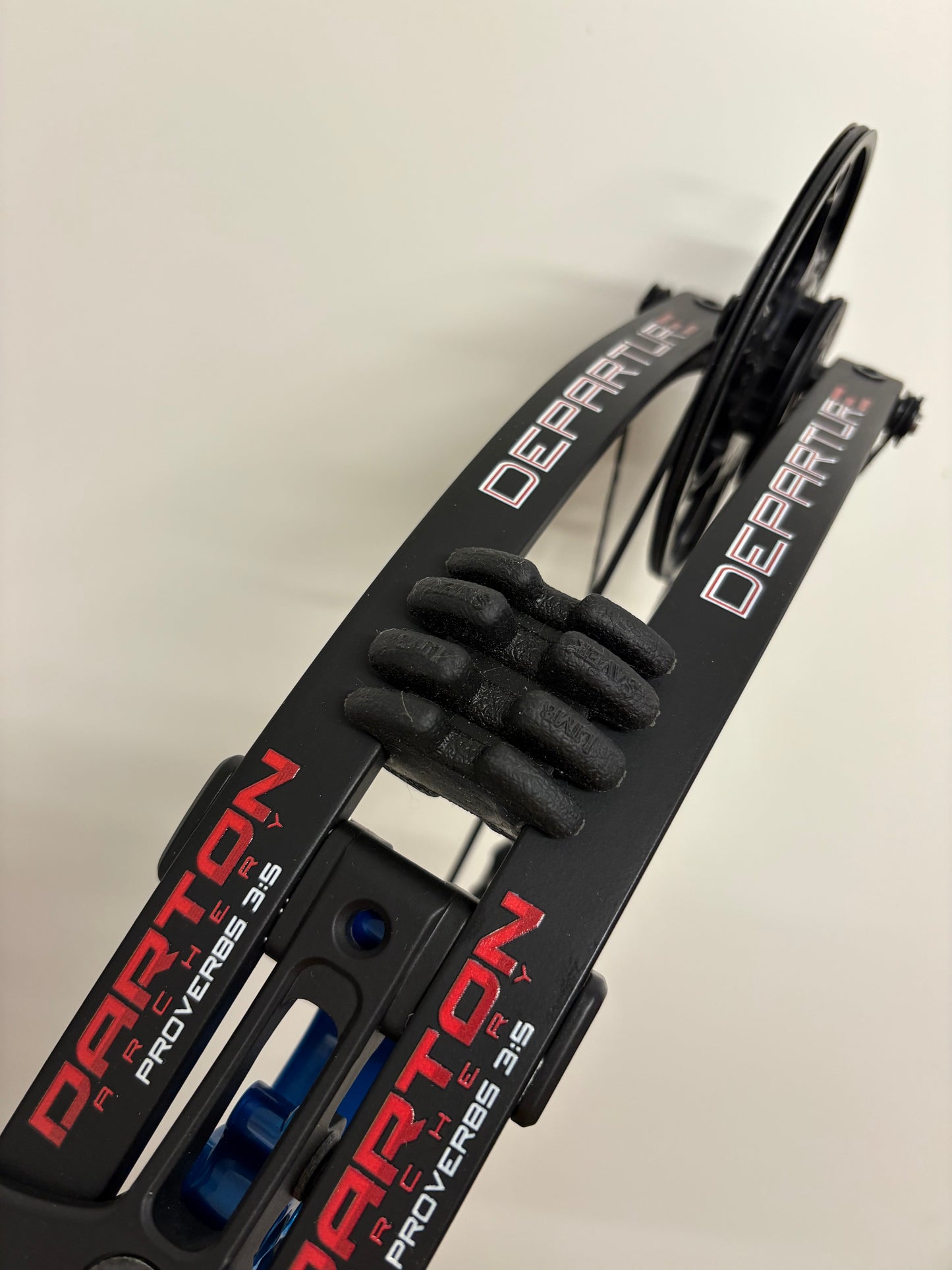 Darton Departure Compound Bow RH Candy Blue 50-60 lbs - Used (#1.3)