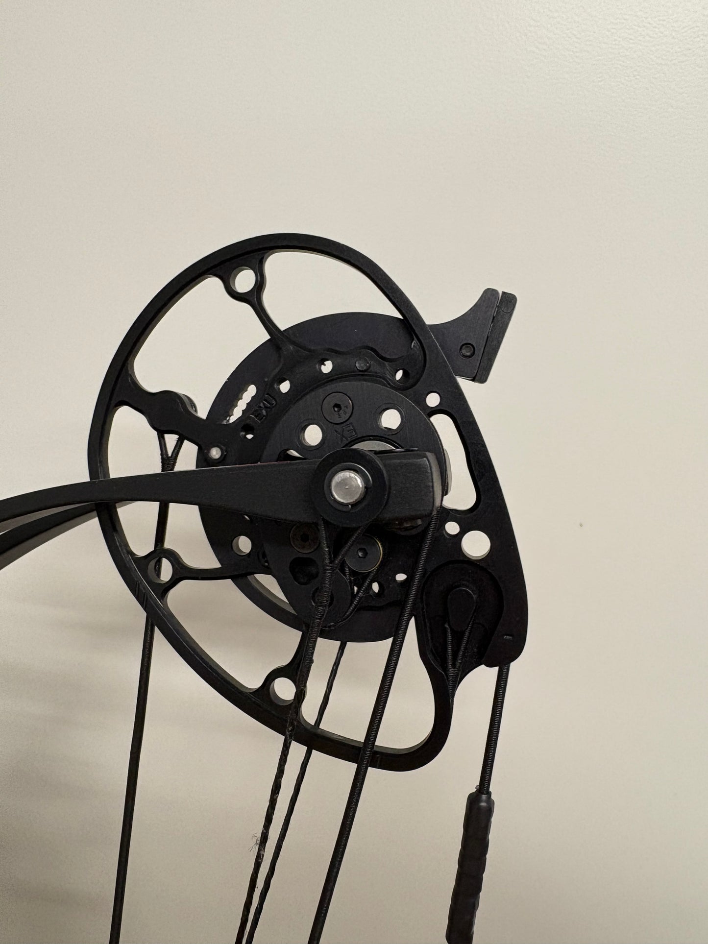 Darton Departure Compound Bow RH Candy Blue 50-60 lbs - Used (#1.3)