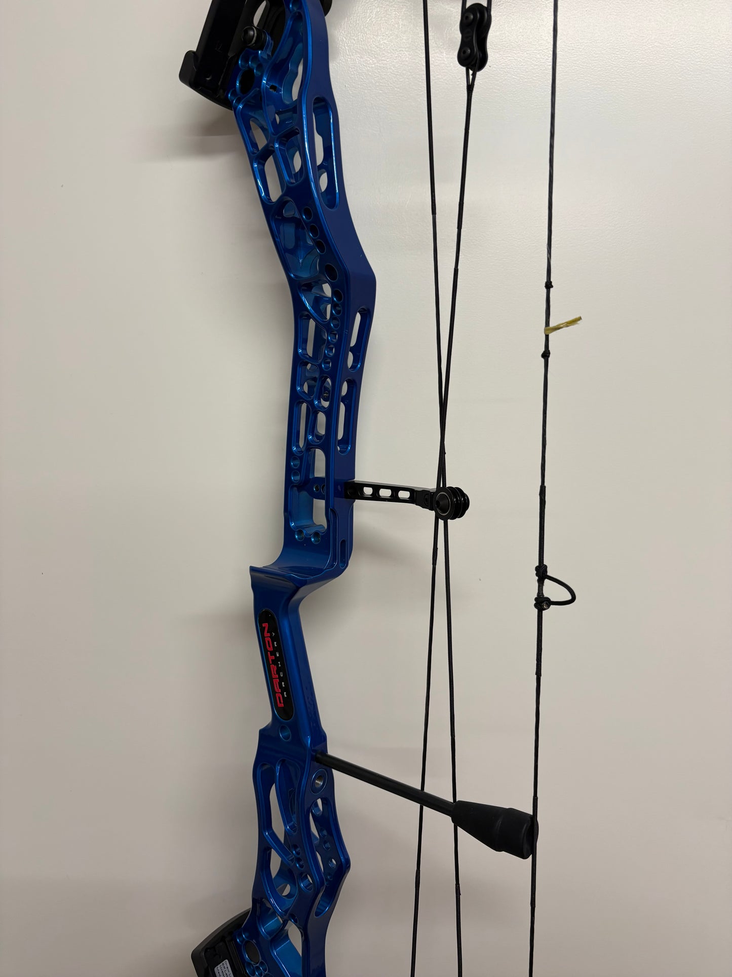 Darton Departure Compound Bow RH Candy Blue 50-60 lbs - Used (#1.3)