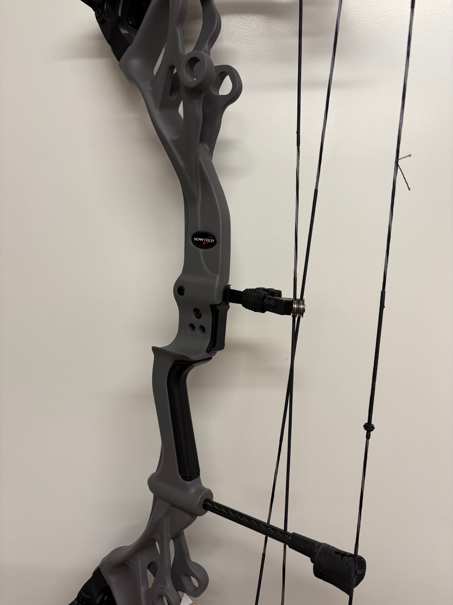 Bowtech Carbon One Compound Bow RH Smokey Grey 60-70 lbs - NEW