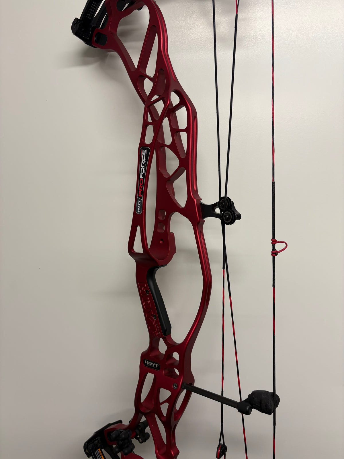 Hoyt ProForce Compound Bow RH Championship Red ZT Hyper #3 40-50 lbs - Used