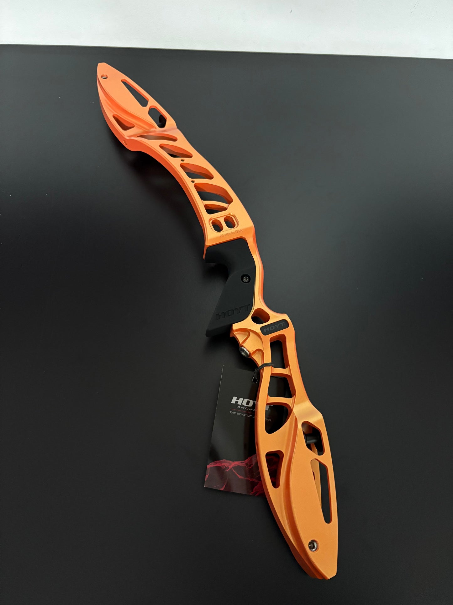 Hoyt Riser Formula XD RH Solar Orange 25'' - NEW