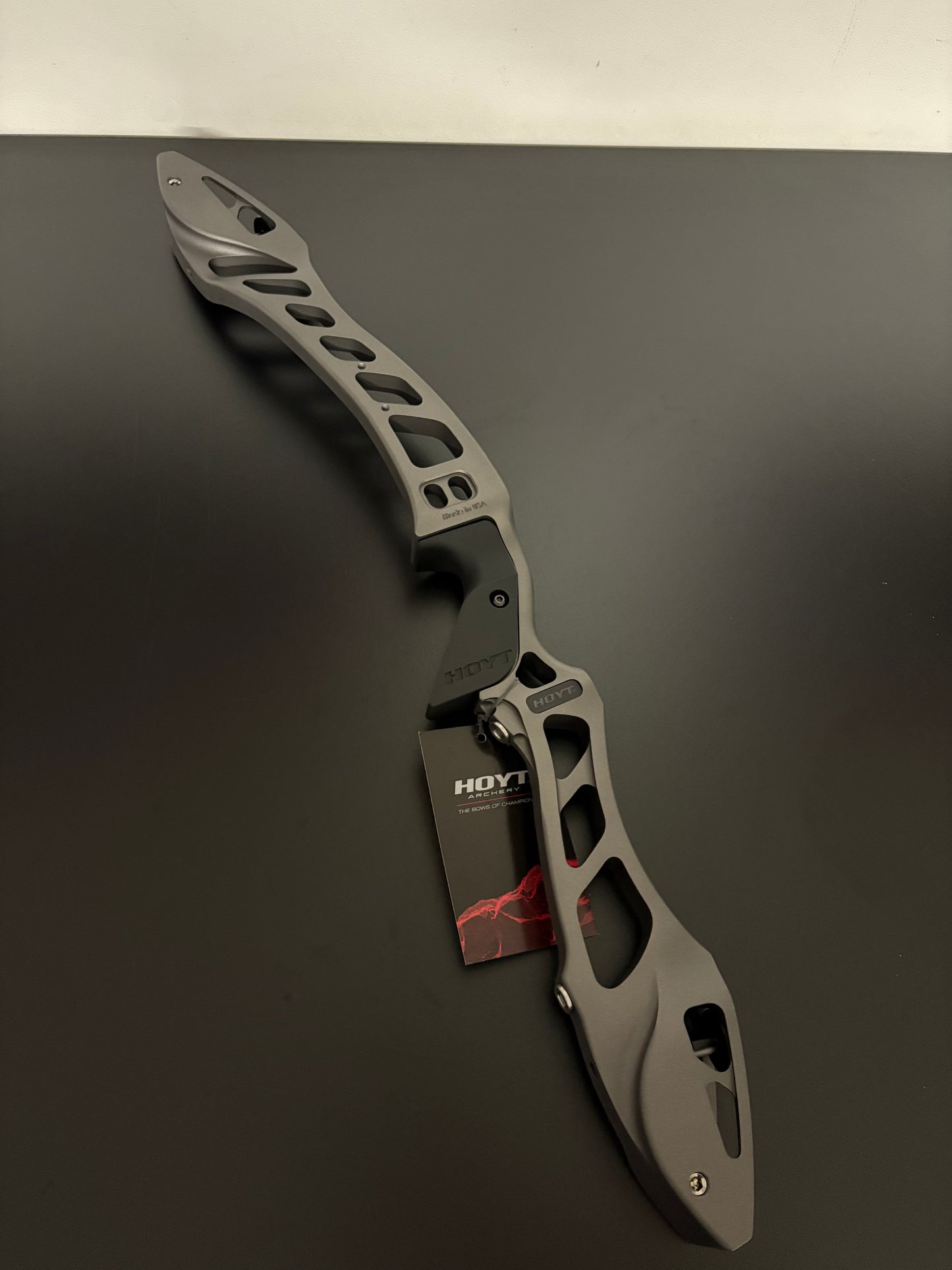 Hoyt Riser GMX3-27'' ILF RH Slate - NEW