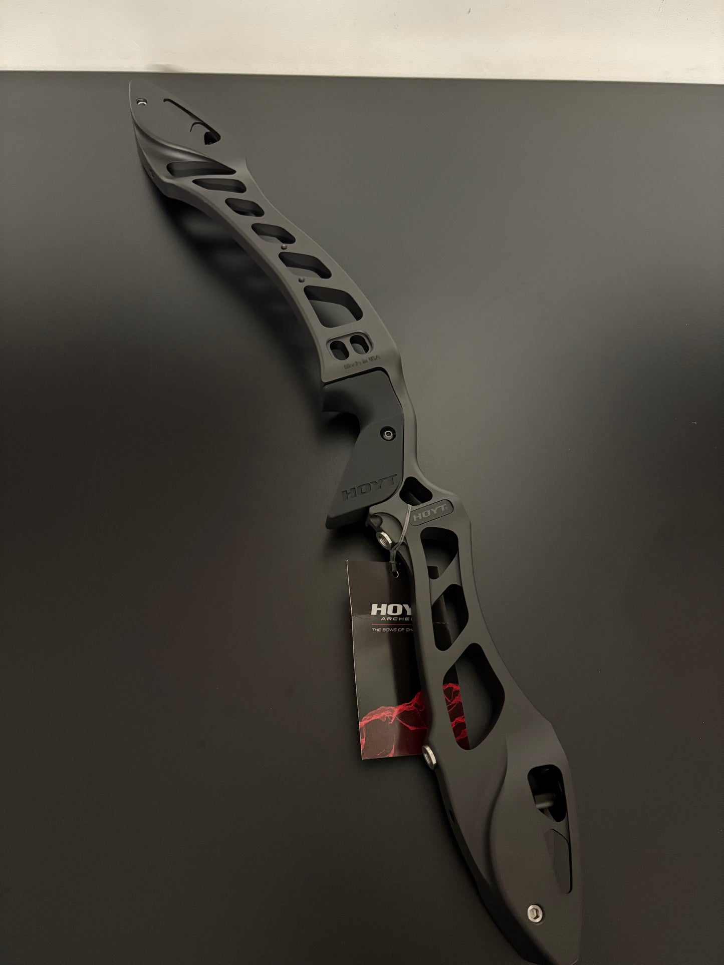 Hoyt Riser GMX3-27'' ILF RH Black Ink - NEW