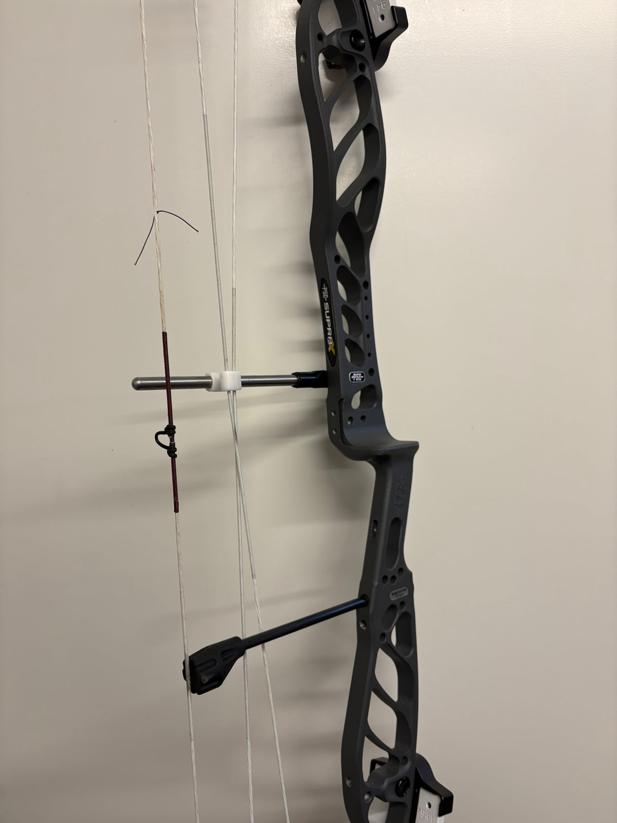PSE Supra X 40 SE2 Compound Bow LH Charcoal 50-60 lbs - Used