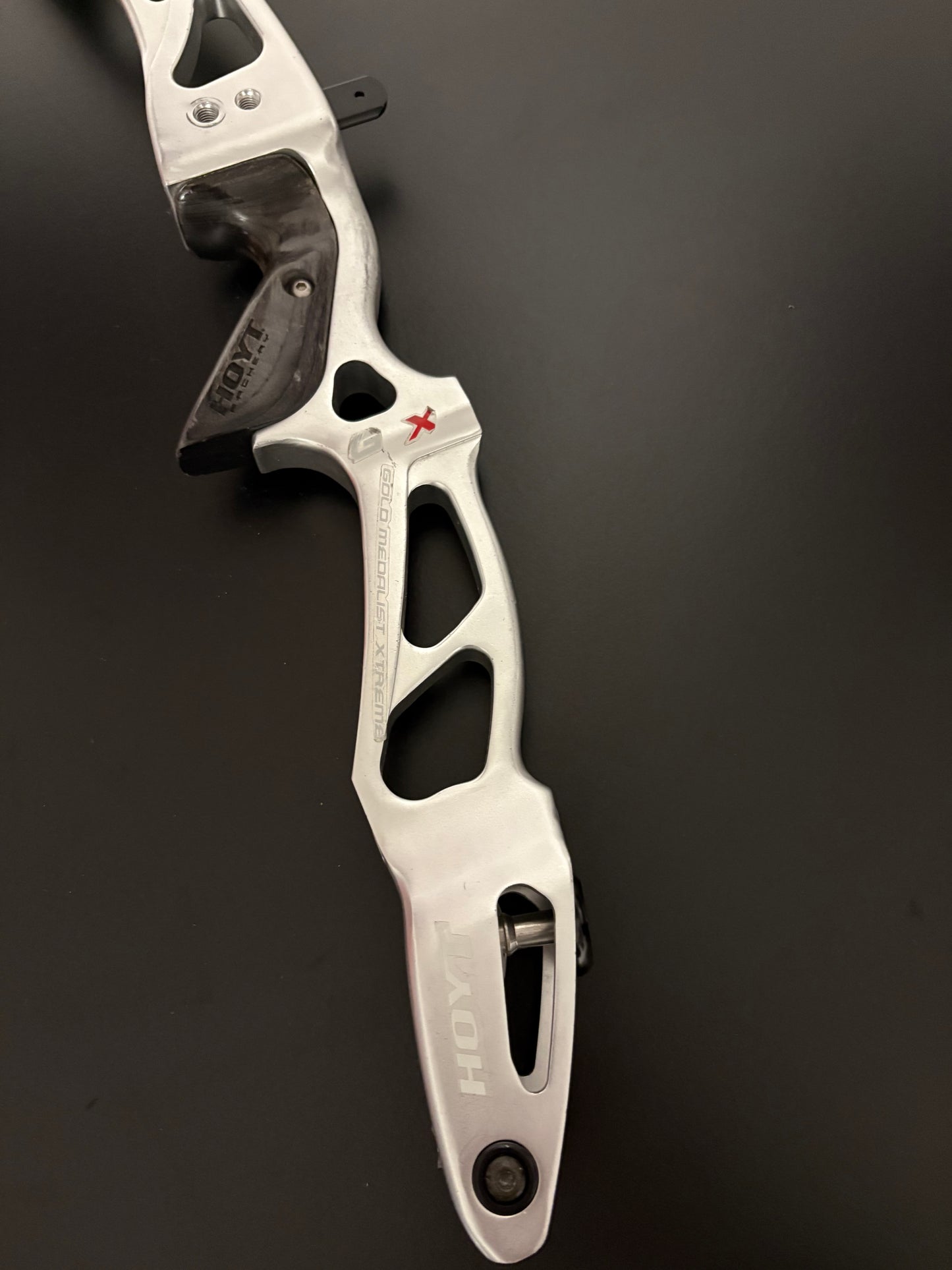 Hoyt Riser GMX ILF RH Silver 25''- Used