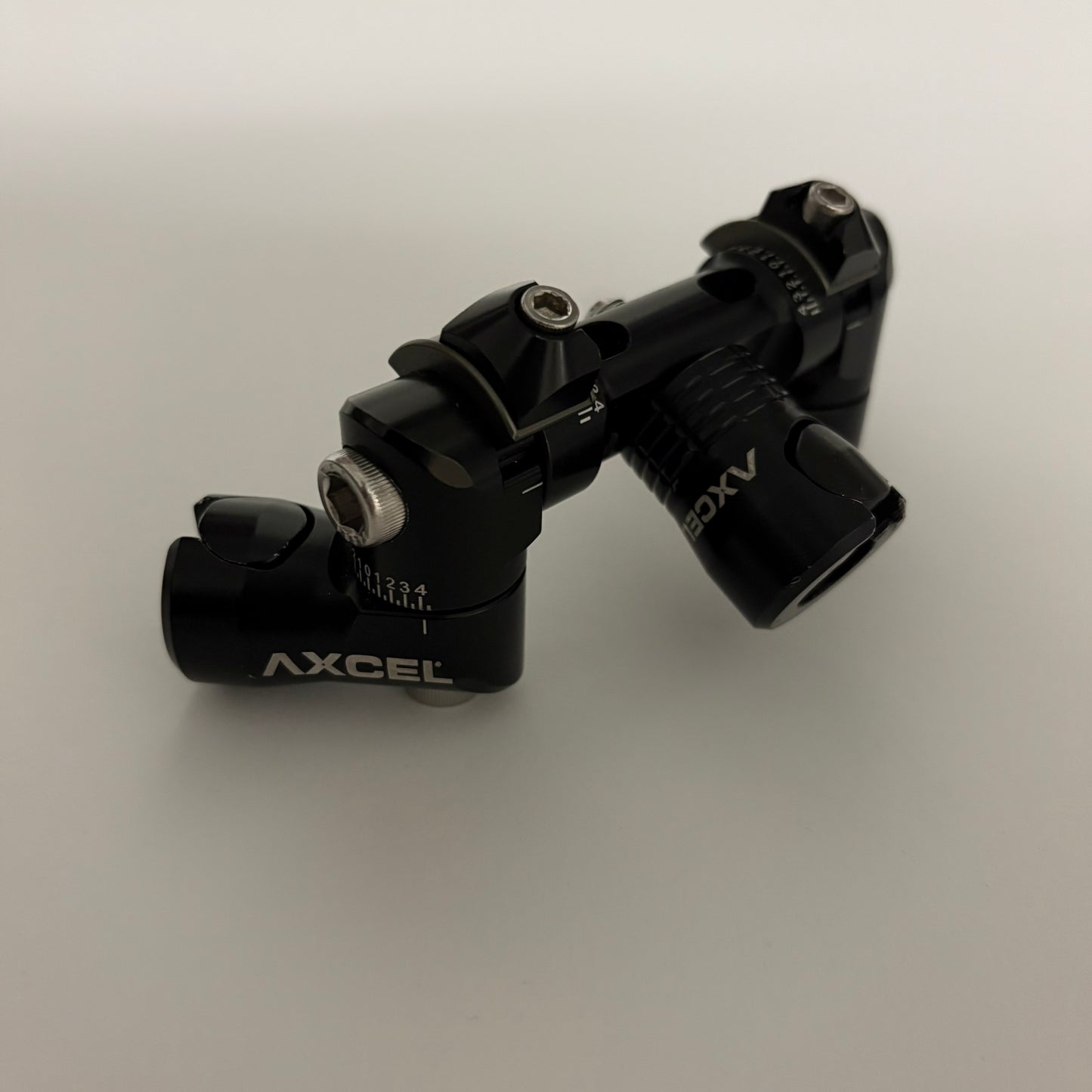 Axcel TriLock Double QD V-bar Including CenterLock QD - Used (#OG134)