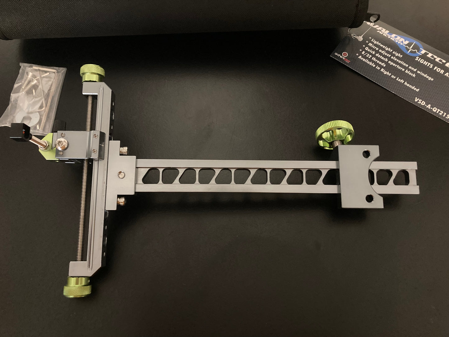 Avalon Tec One Recurve Sight RH Platinum/Green - NEW