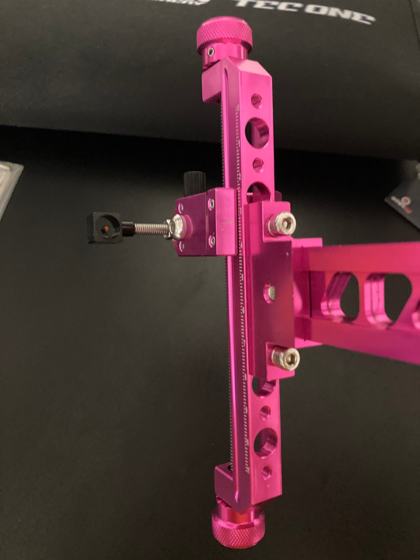 Avalon Tec One Recurve Sight RH Pink - NEW