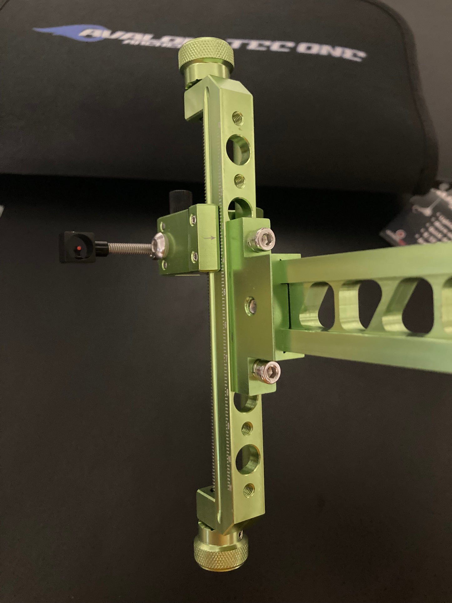 Avalon Tec One Recurve Sight RH Green - NEW