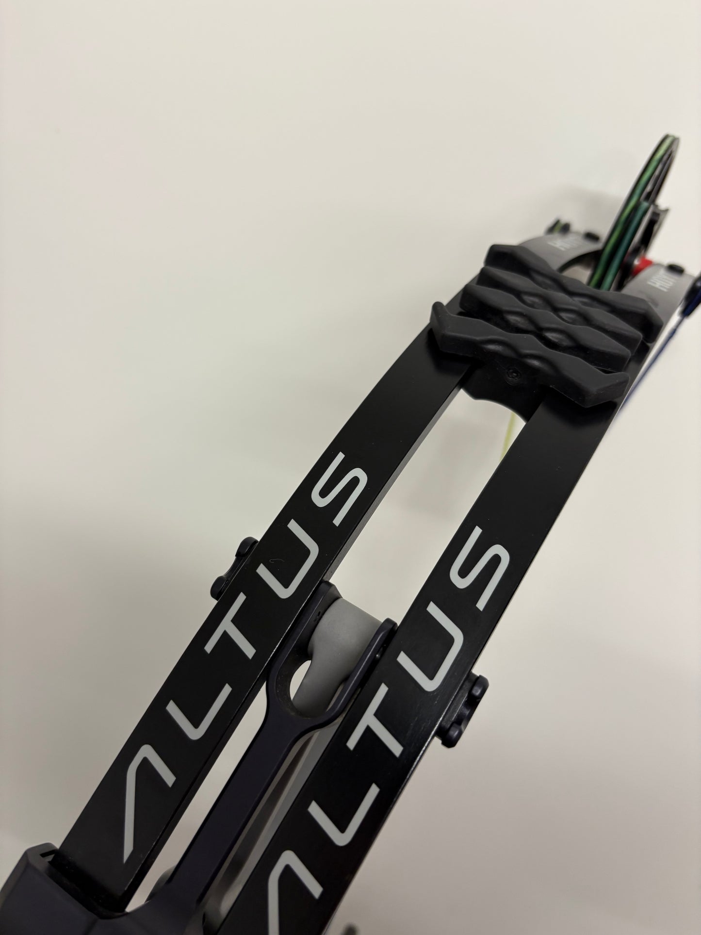 Hoyt Altus 38 Compound Bow LH Grey SVX #2 40-50 lbs - Used (#1.1)