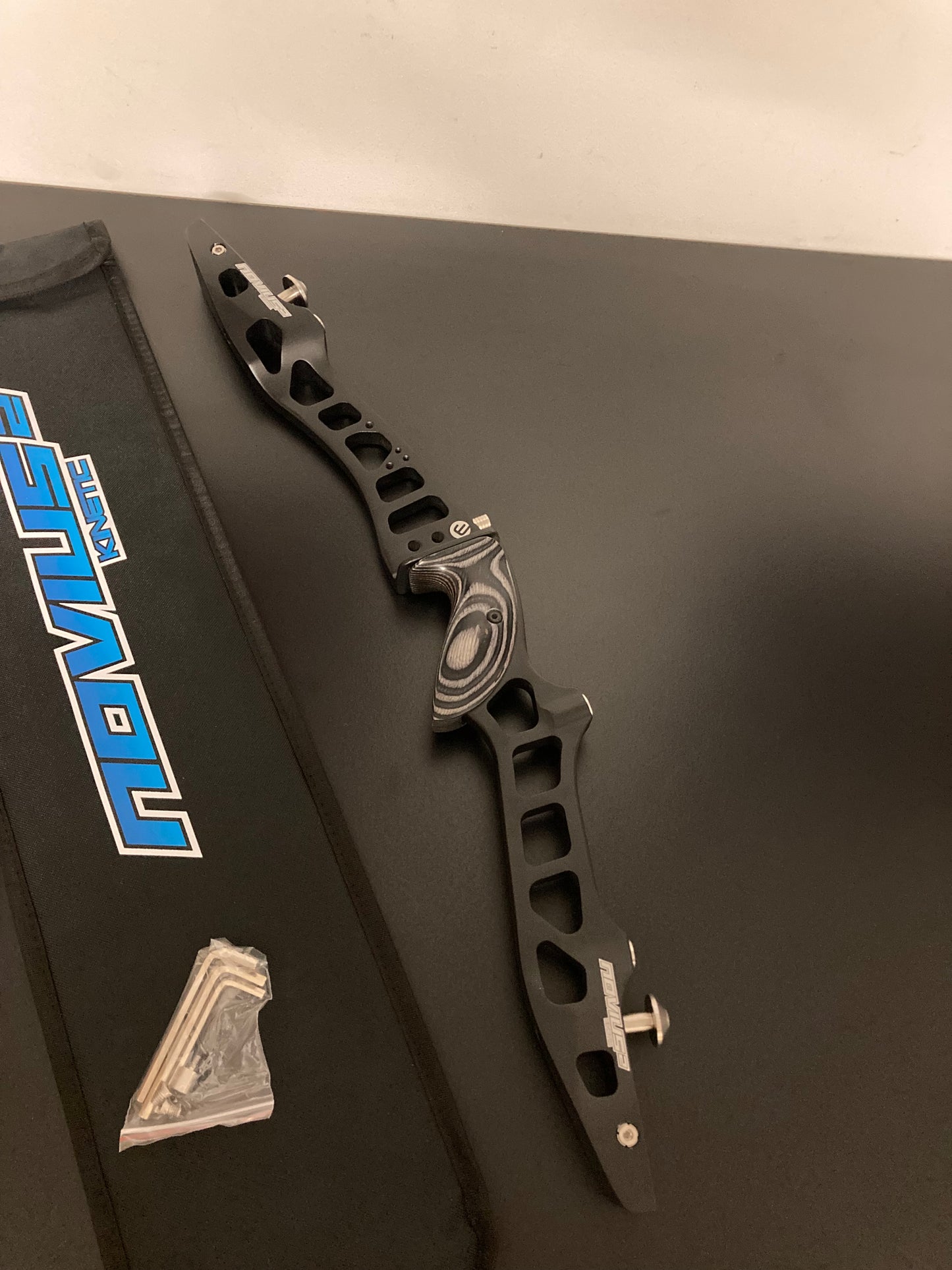 Kinetic Riser Novius 2 ILF LH Black 25'' - NEW